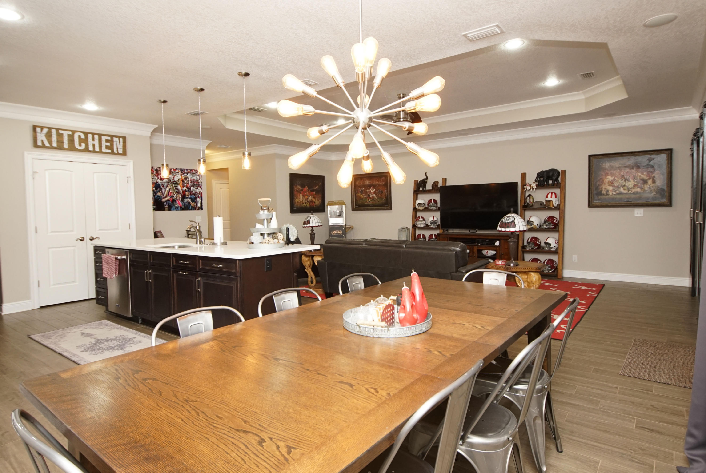 COLONIAL WOODS - Residential