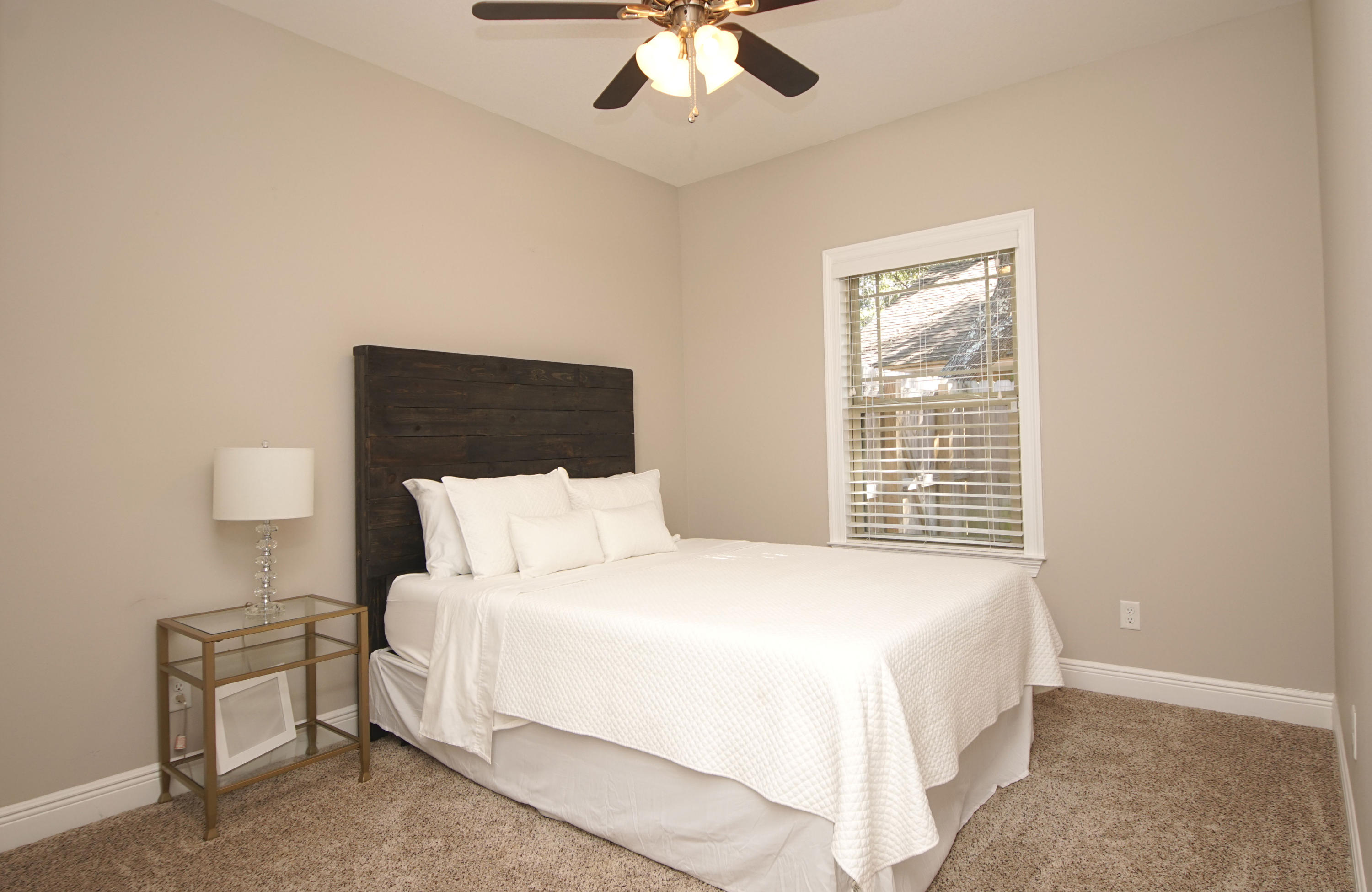 COLONIAL WOODS - Residential