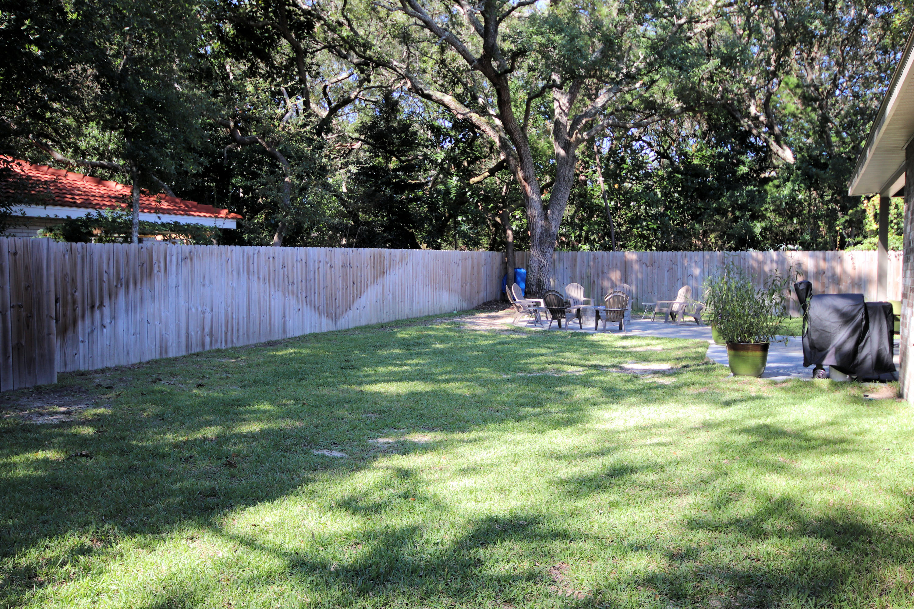 COLONIAL WOODS - Residential