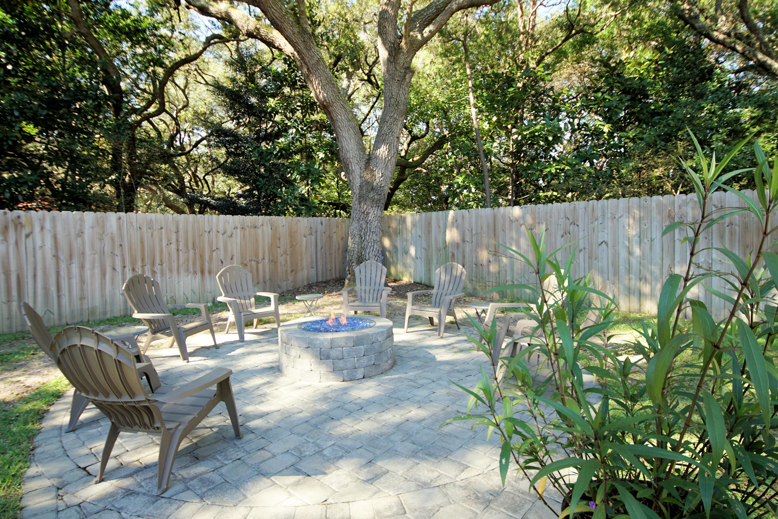 COLONIAL WOODS - Residential