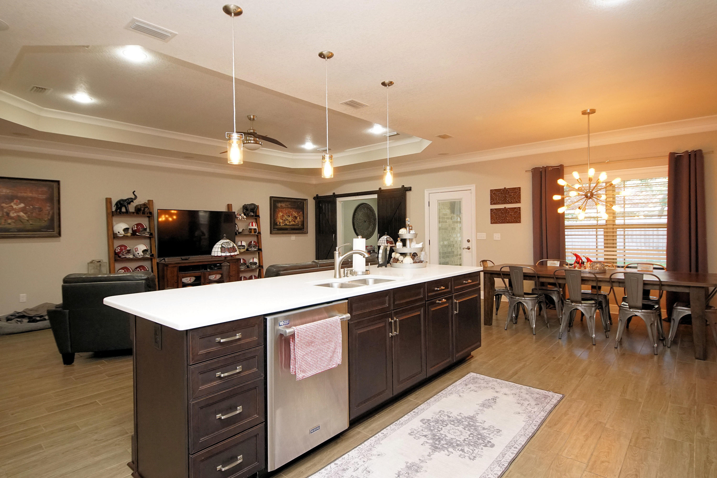 COLONIAL WOODS - Residential