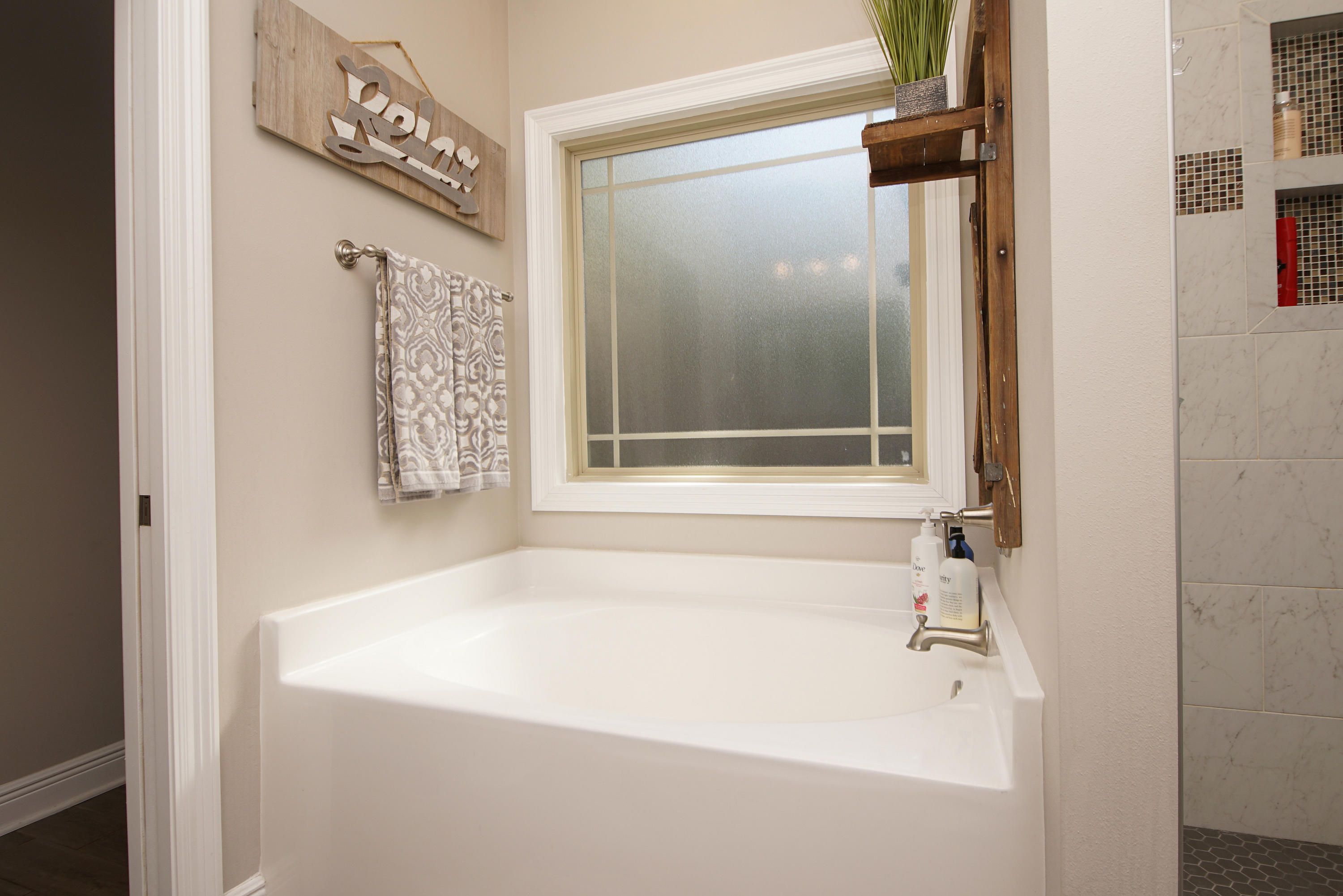 COLONIAL WOODS - Residential