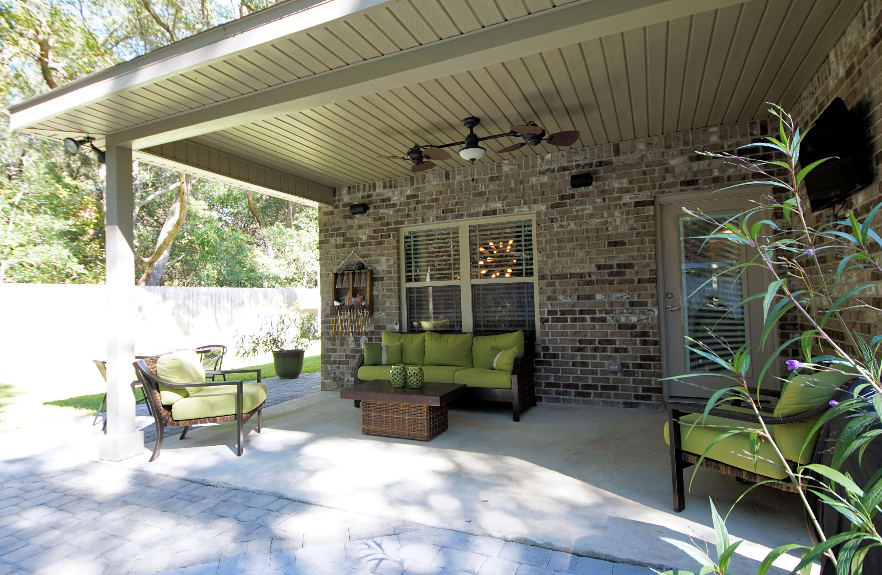 COLONIAL WOODS - Residential