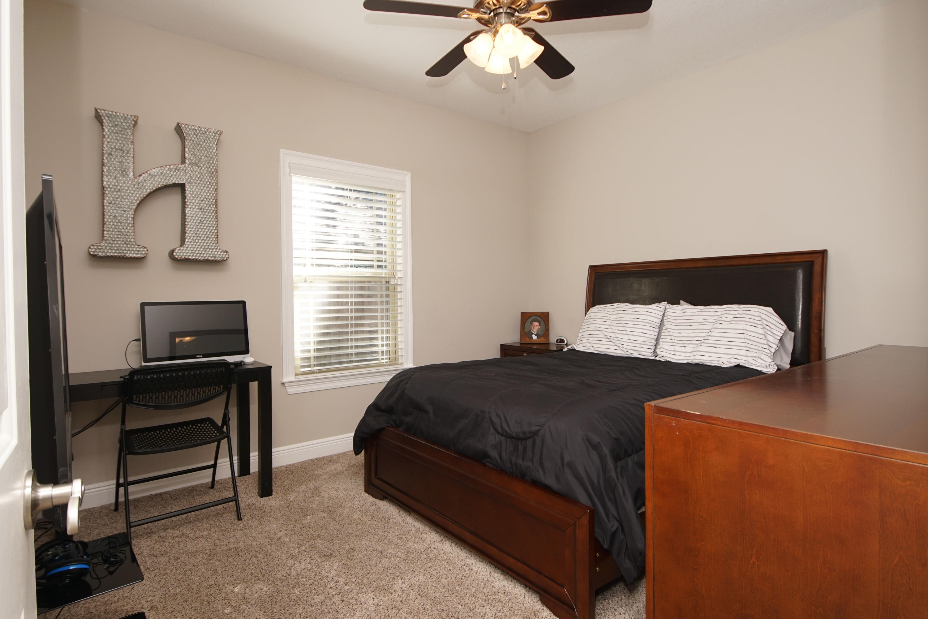 COLONIAL WOODS - Residential