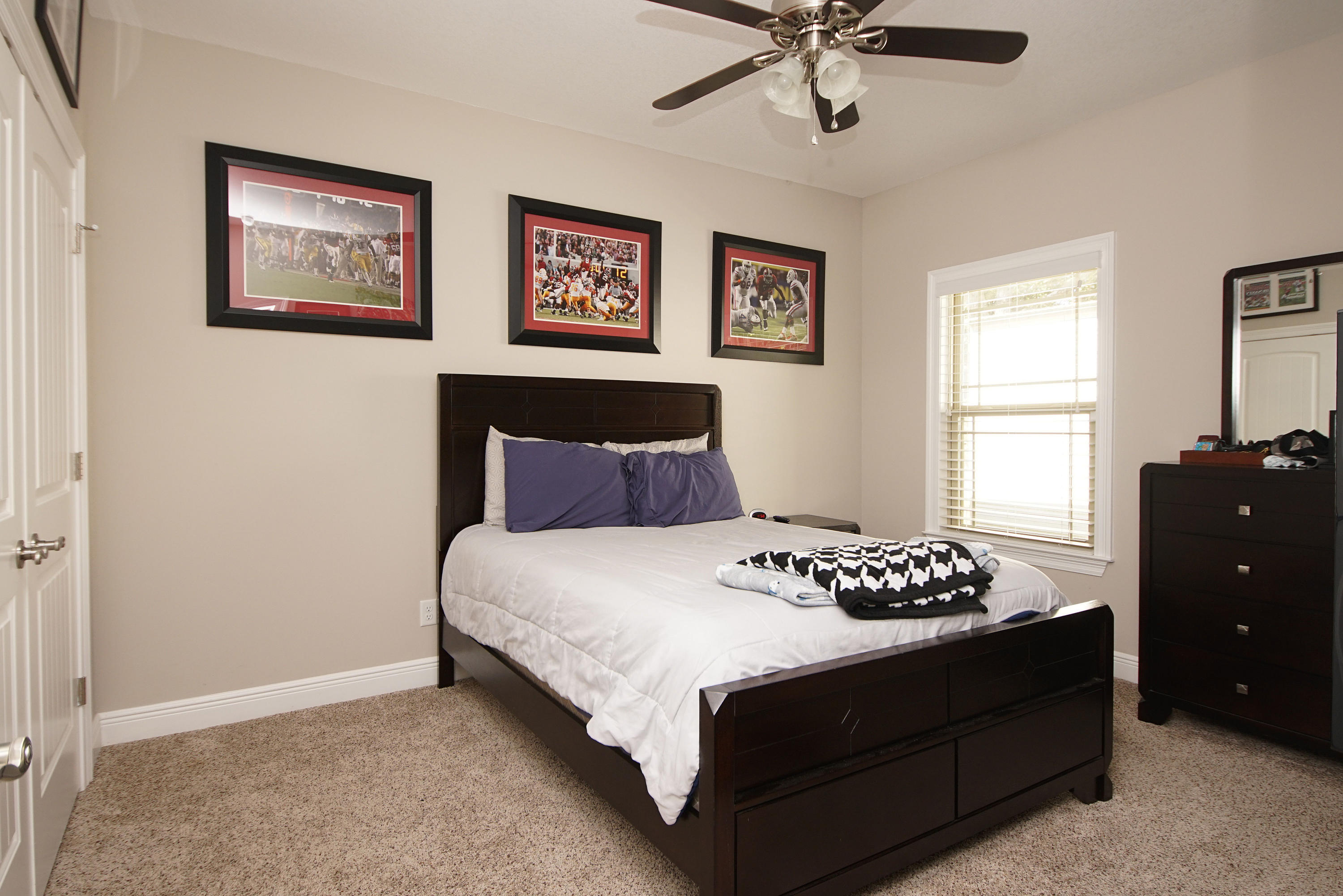 COLONIAL WOODS - Residential