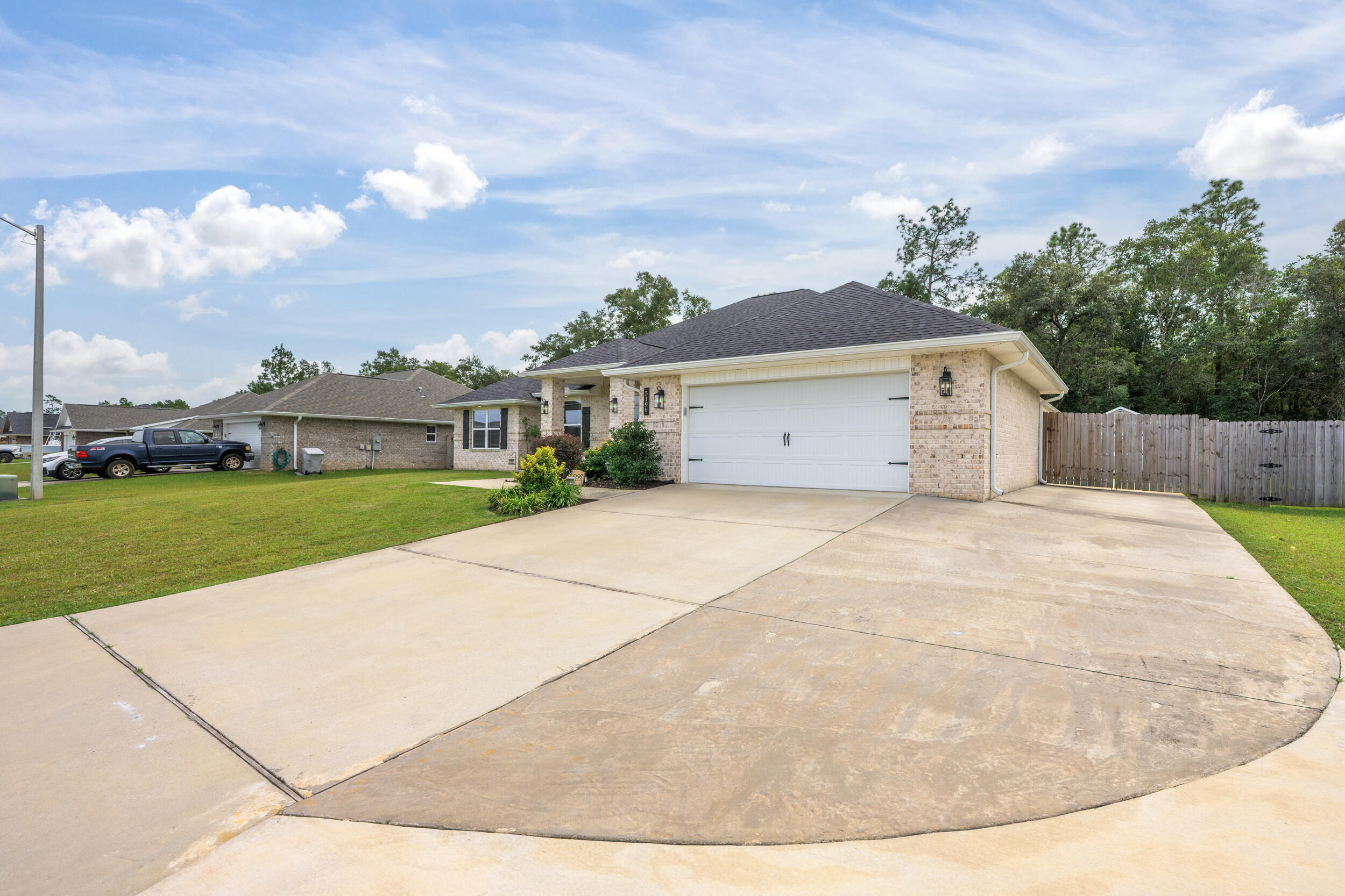 PLANTATION WOODS - Residential