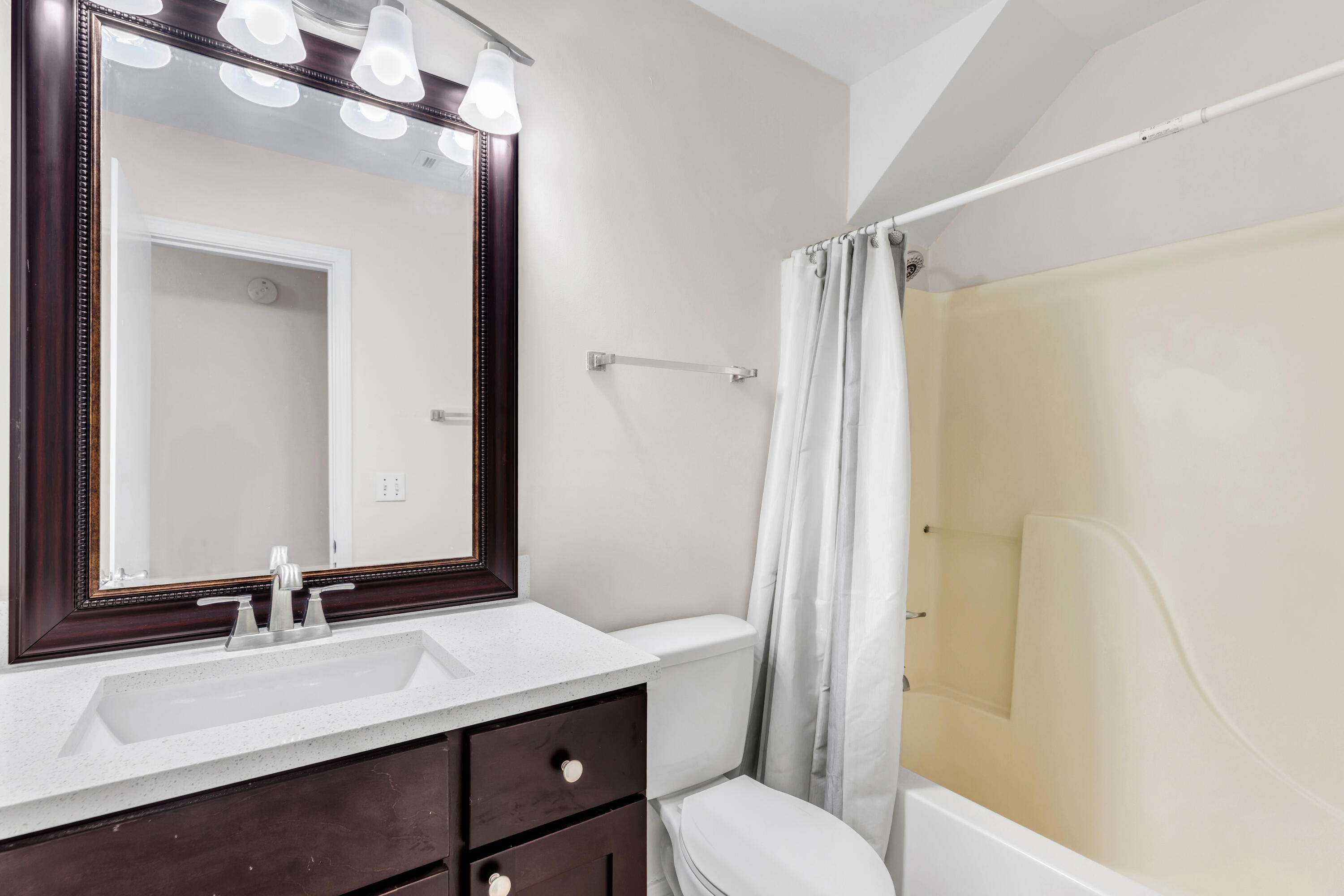 ROANOKE VILLAGE S/D - Residential