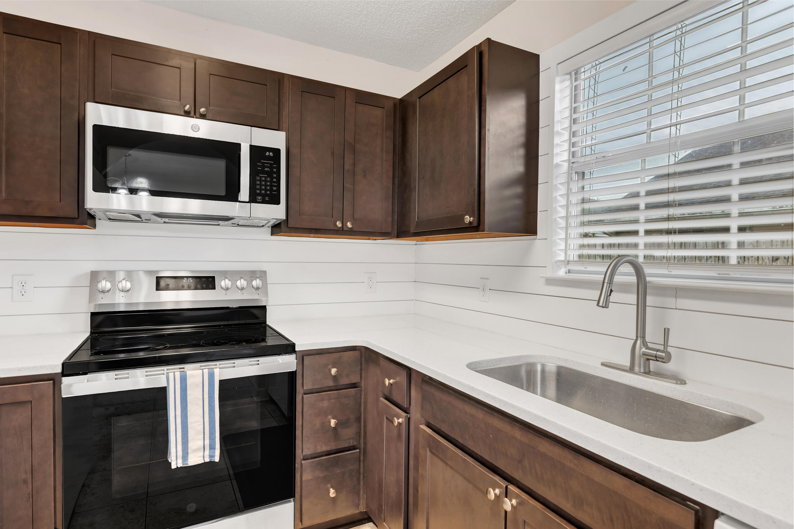 ROANOKE VILLAGE S/D - Residential