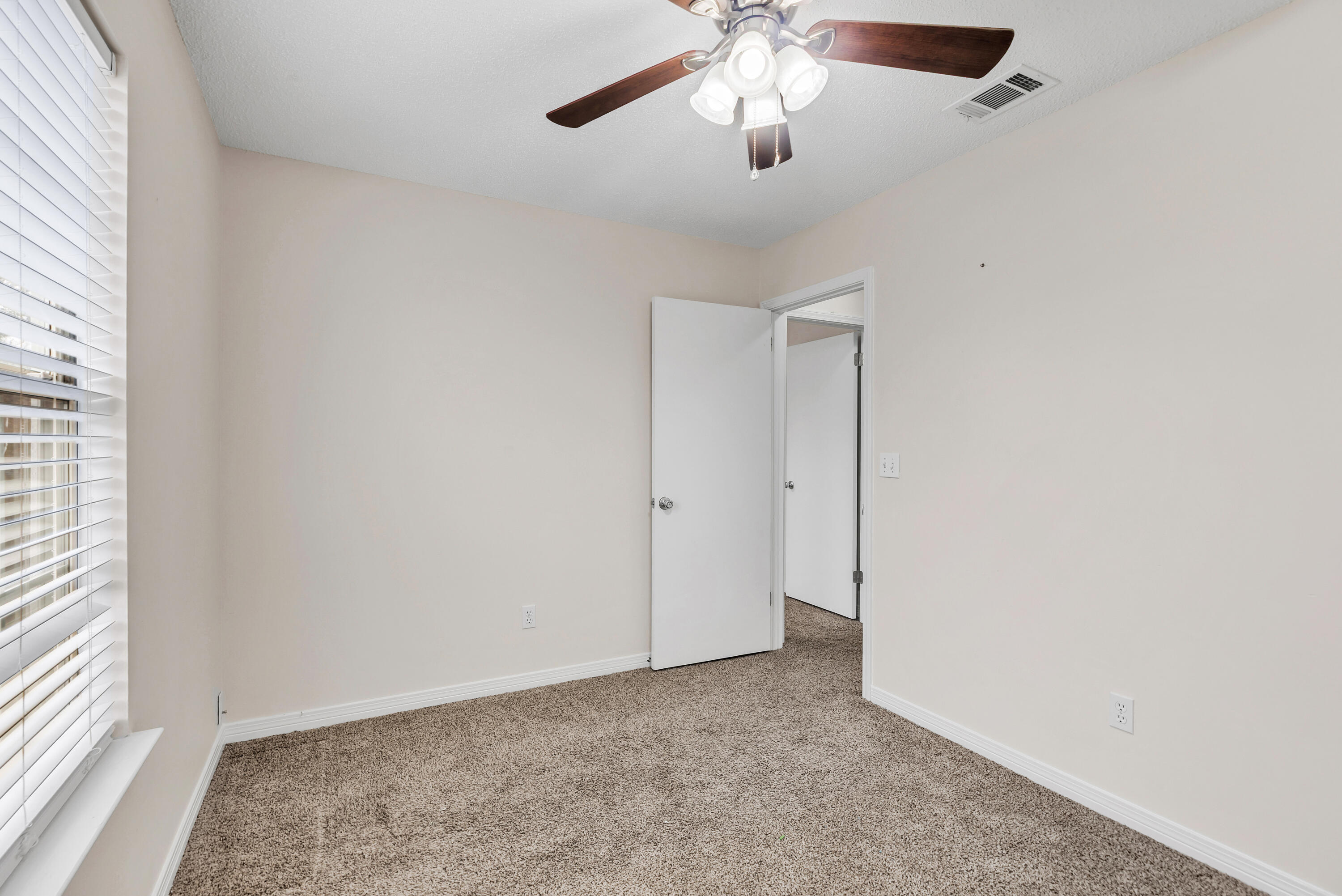 ROANOKE VILLAGE S/D - Residential