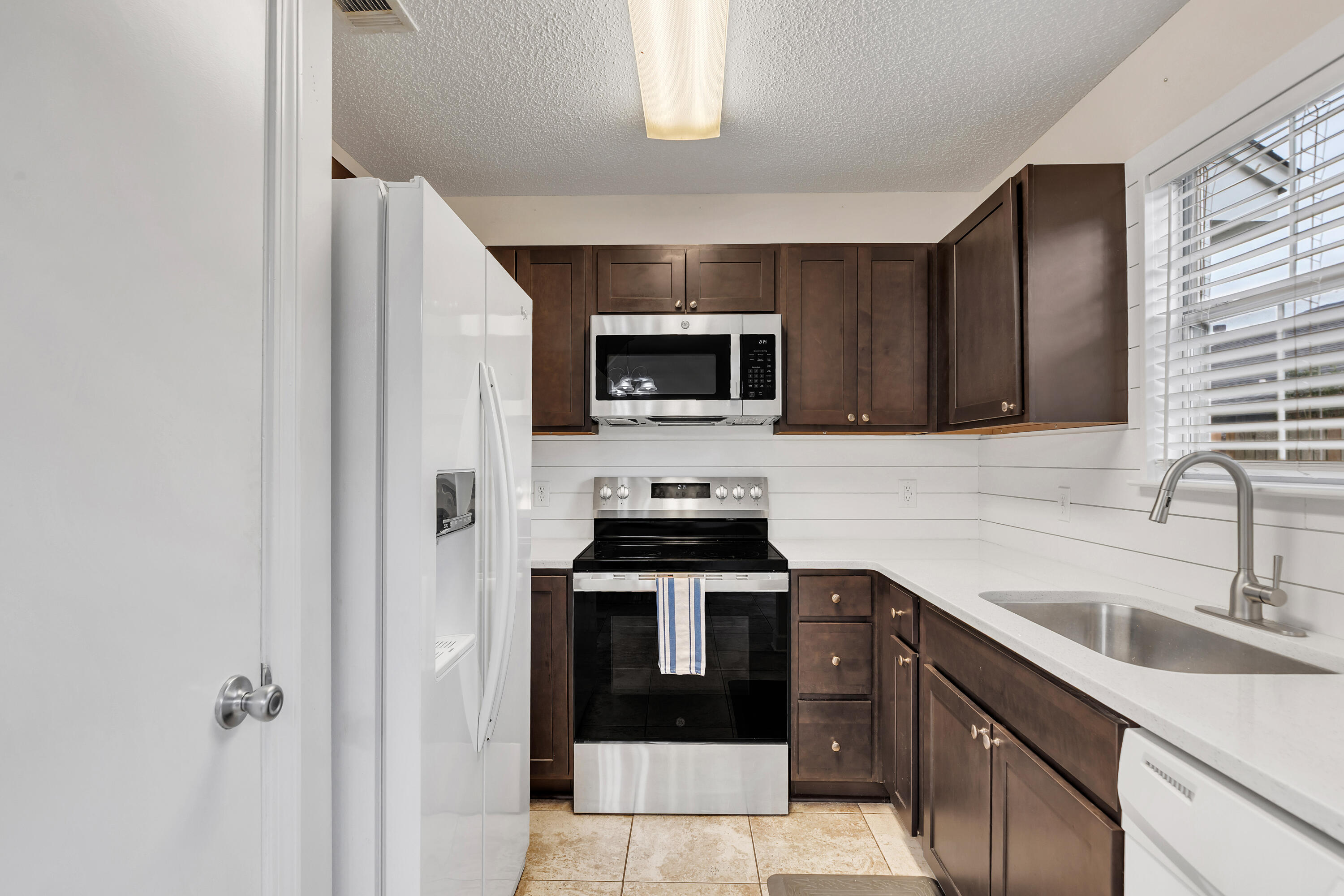 ROANOKE VILLAGE S/D - Residential