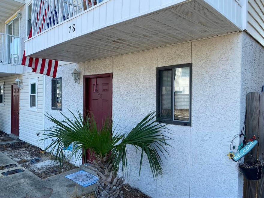 Welcome home to Destin... the whitest beaches in the world and the luckiest fishing village! This is a lovely 2 bed/2bath townhome with a community pool to enjoy the sun and relax in! It is close to shopping centers, restaurants, and the beach! This property is perfect for relaxing and enjoying life. Only a few blocks from Destin Elementary. Come view this lovely townhome today!