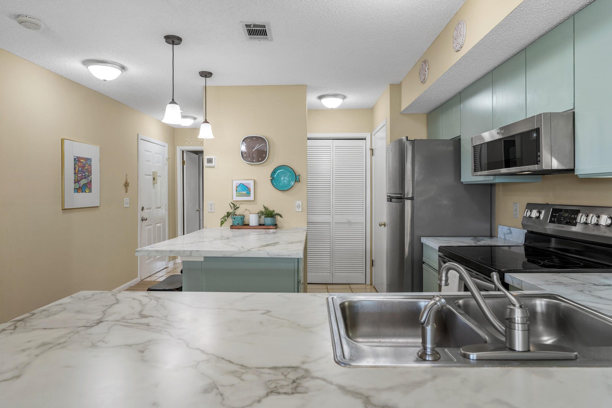 HARBOUR POINT CONDO - Residential