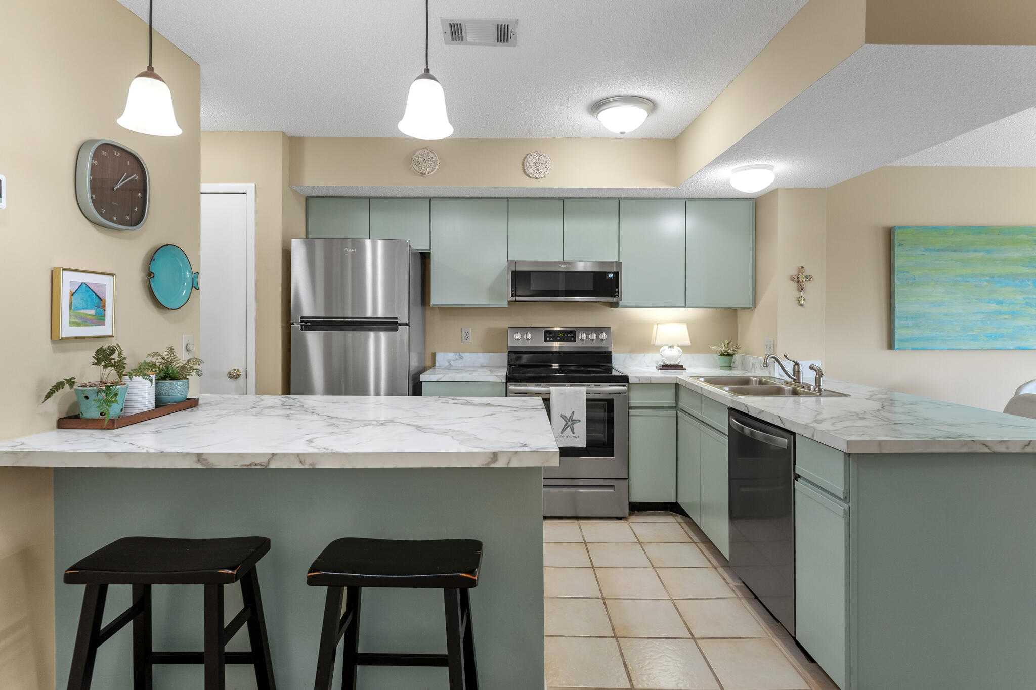 HARBOUR POINT CONDO - Residential