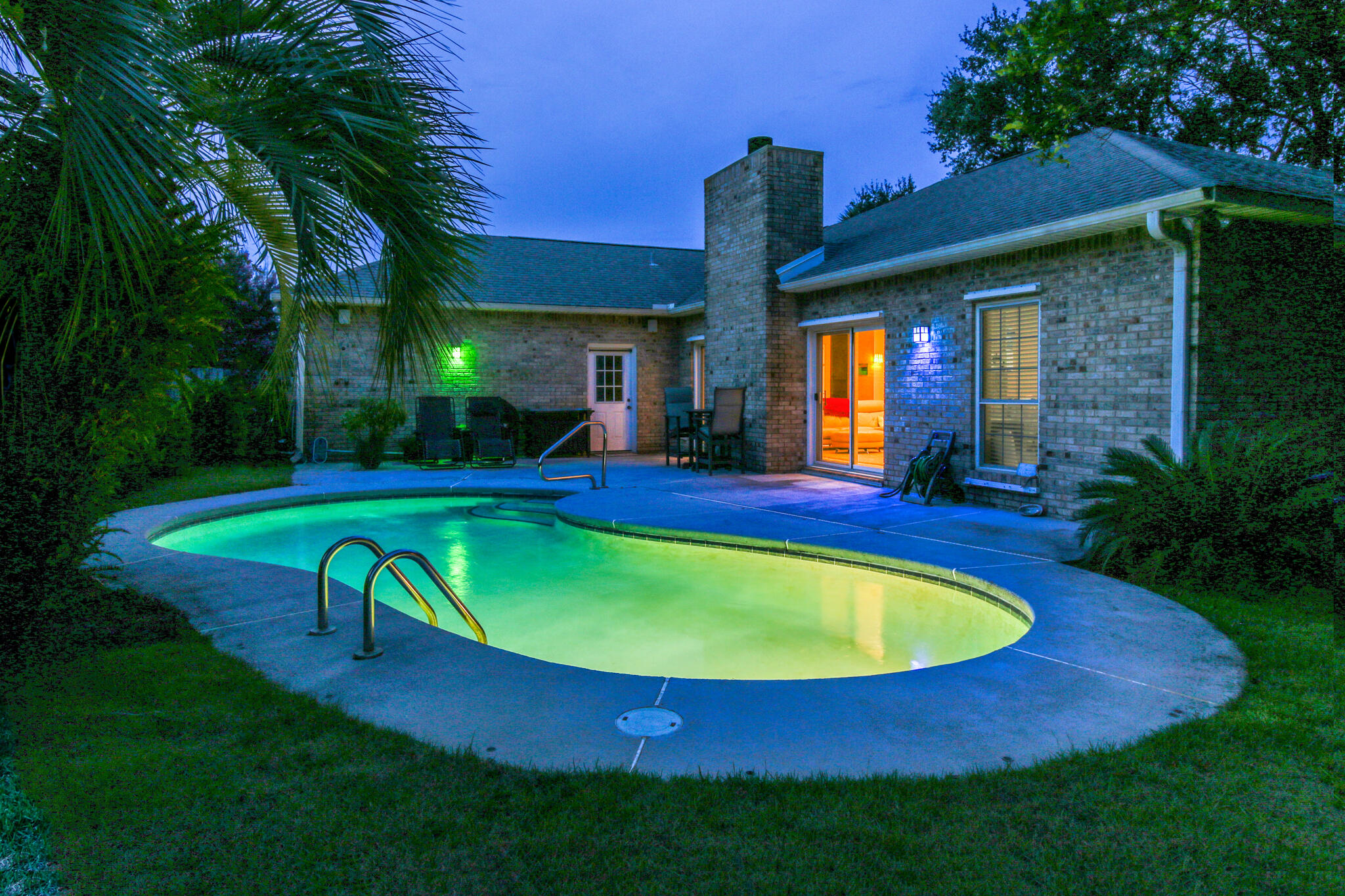 Multiple Offers--due at 5 pm 10/13. Destin Pool home at $560K just blocks to the beach! Enjoy all Destin has to offer with no HOA fees or dues. Ideal location just East of Destin commons/Mid-Bay bridge with neighborhood pedestrian access for direct walk to beach. Split floor plan with open dining room/Great room leading to the pool. Great room includes wood burning fireplace and 10 foot raised ceiling. Spacious kitchen with breakfast area, granite countertops & cabinet slide-out drawers. Corner lot with side-entry garage. 2021 Pool pump; 2020 Well Pump & HWH; 2018 HVAC; 2009/2010 Roof and Skylights (over baths); 2007 Pool refinished; windows replaced 2005. Buyer to verify all information deemed important including, but not limited to, dimensions, zoning, etc. Destin zoning is ROI