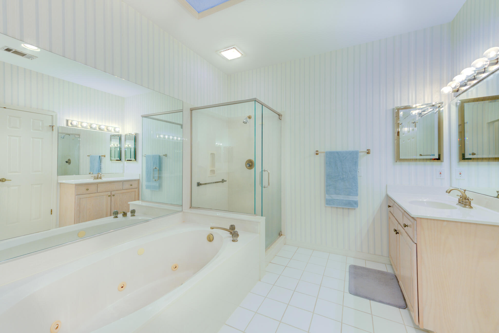 EMERALD BREEZE ESTATES - Residential