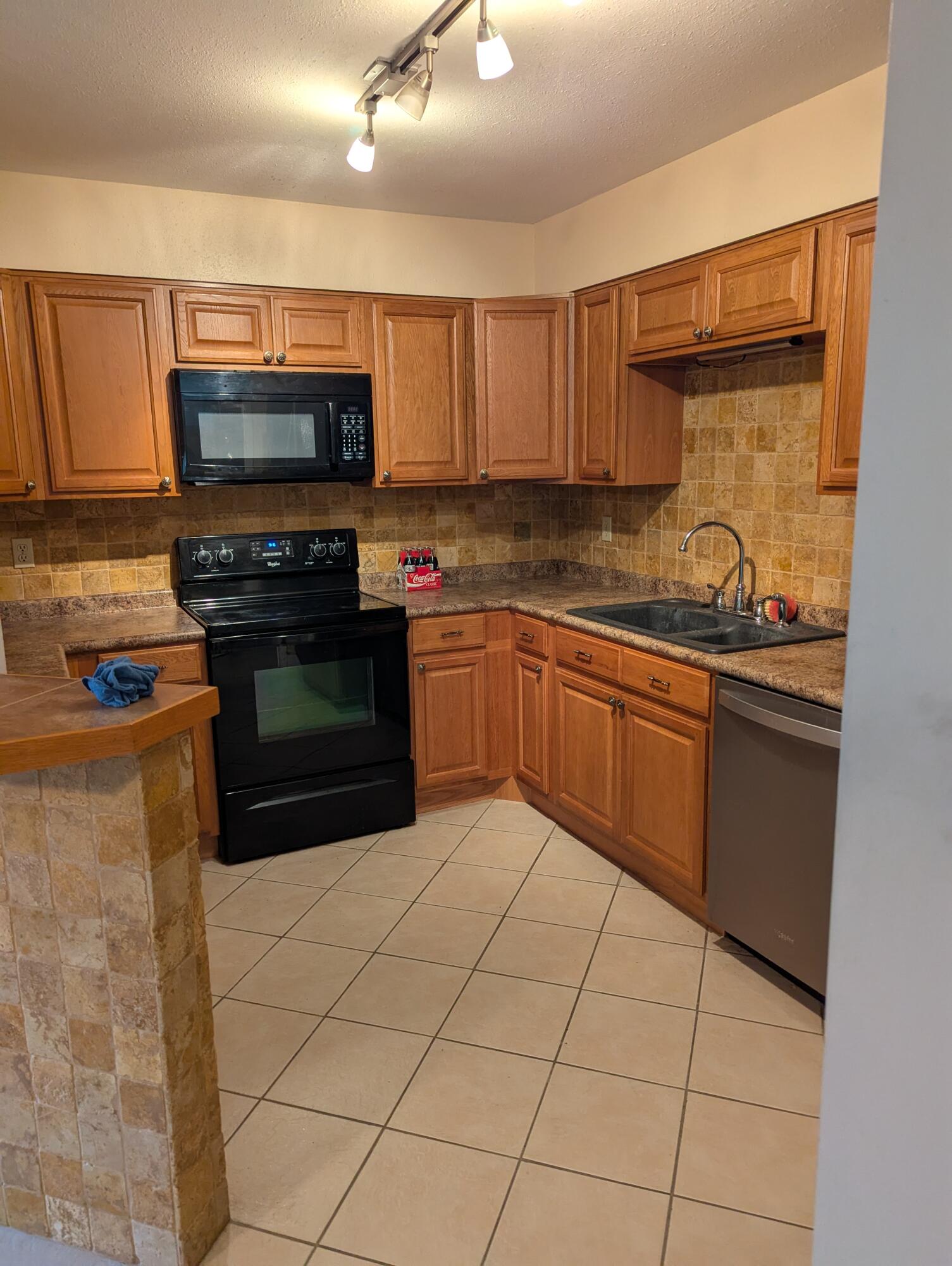 WOODHAM MANOR 4TH ADDN - Residential