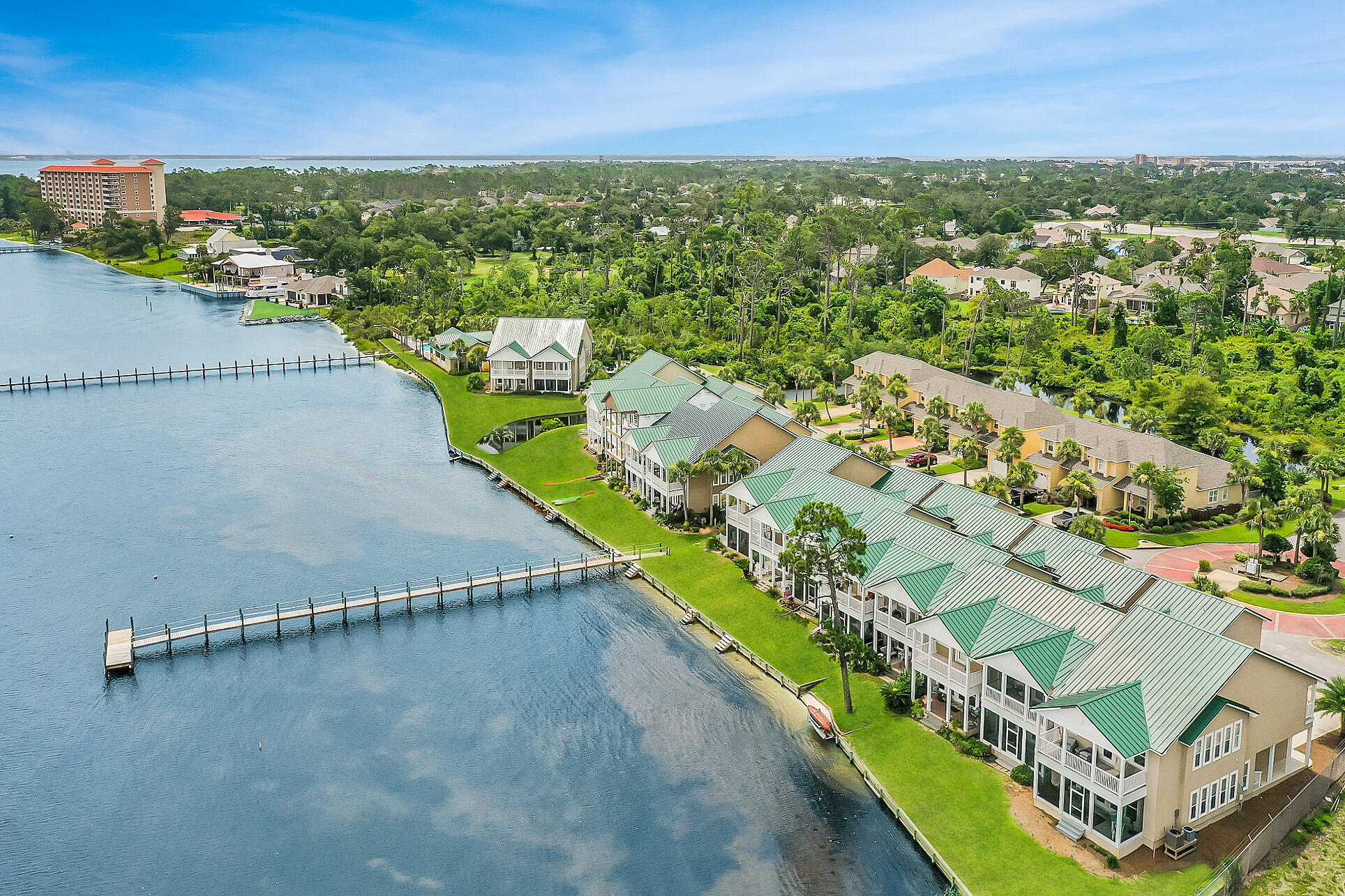 PELICAN BAY - Residential