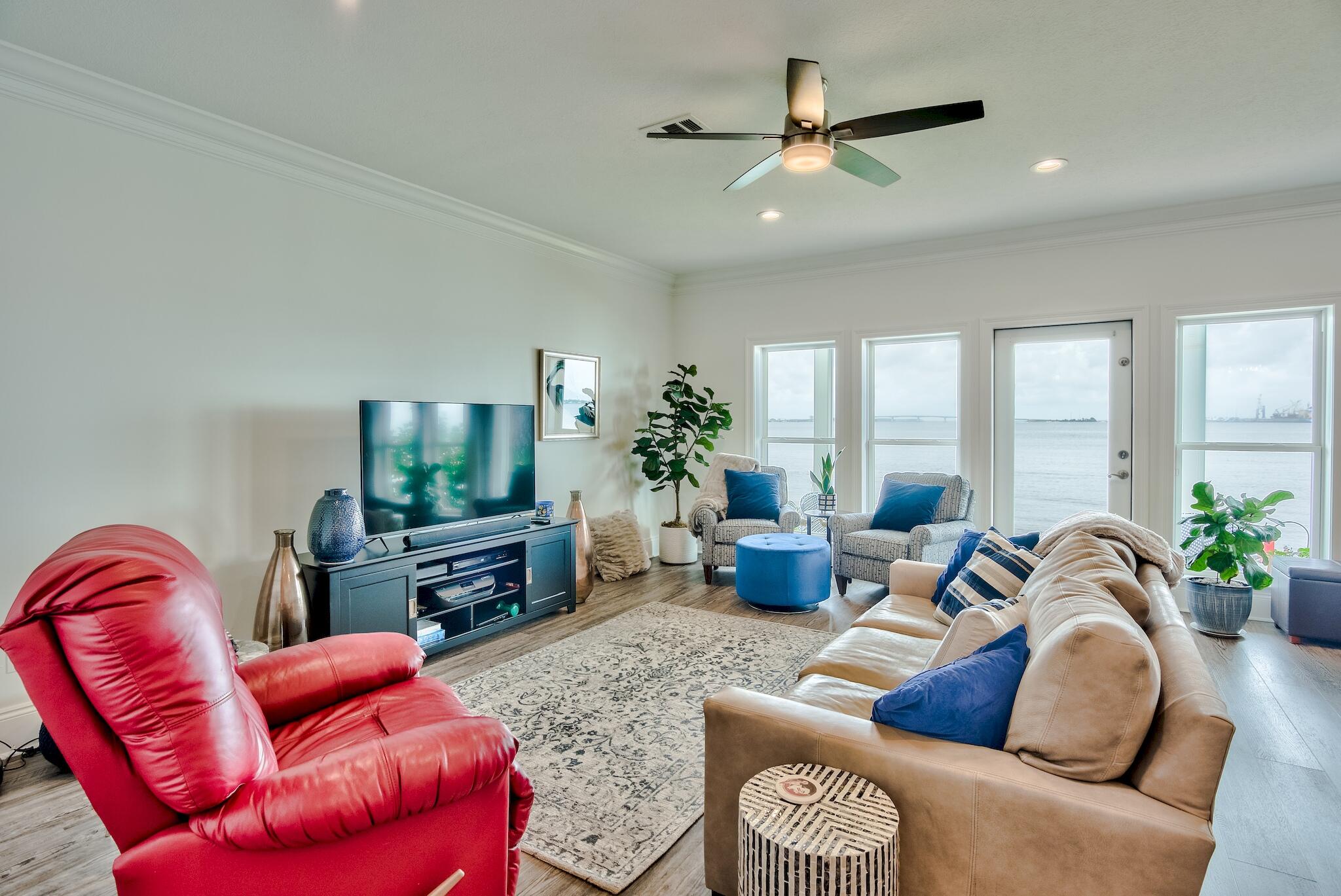 PELICAN BAY - Residential