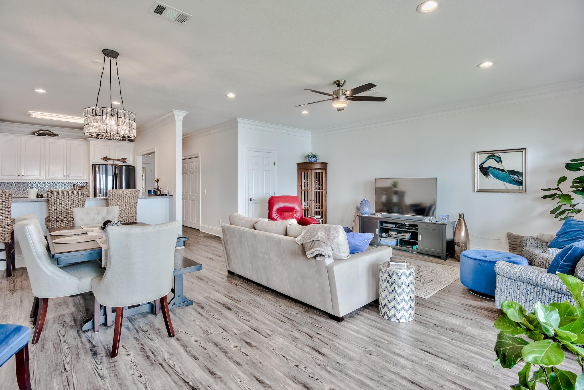 PELICAN BAY - Residential