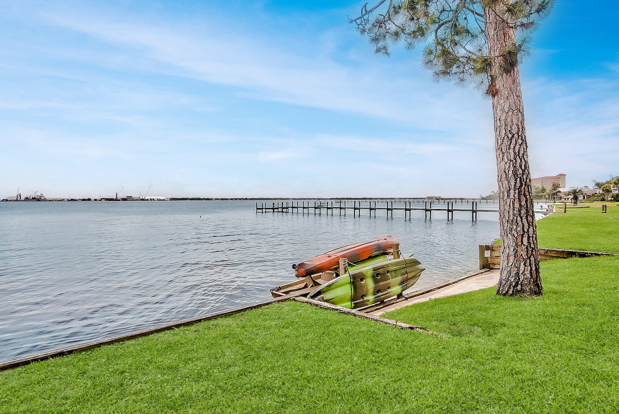 PELICAN BAY - Residential