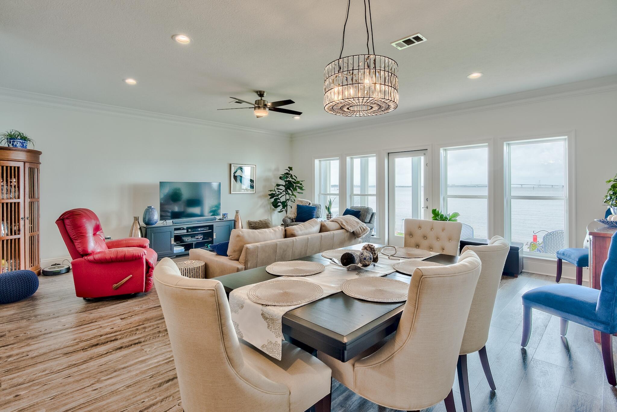 PELICAN BAY - Residential