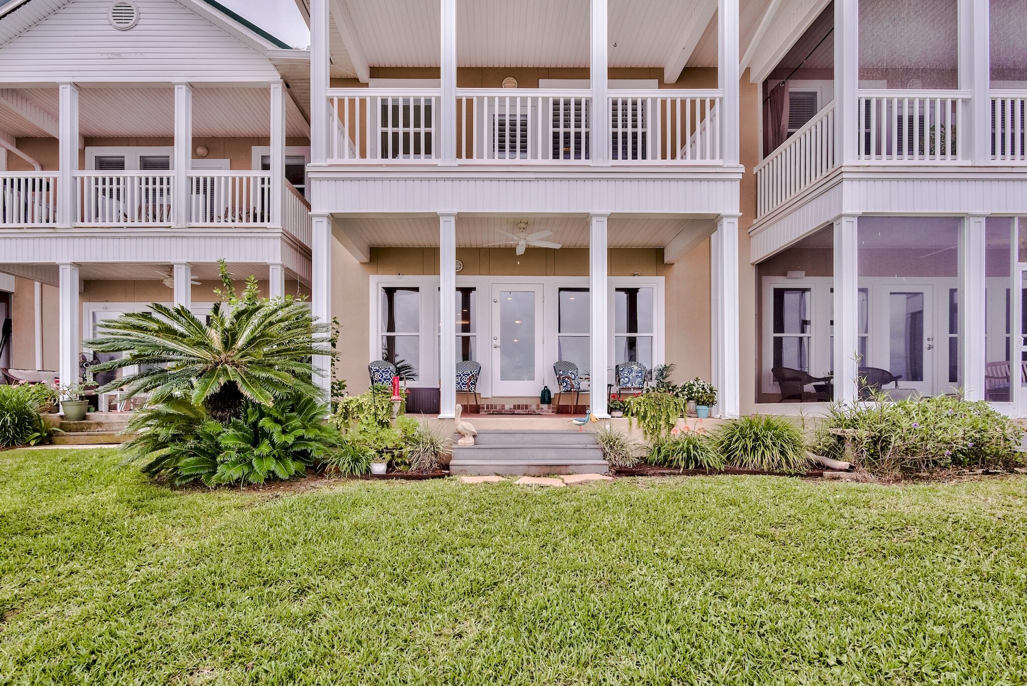 PELICAN BAY - Residential