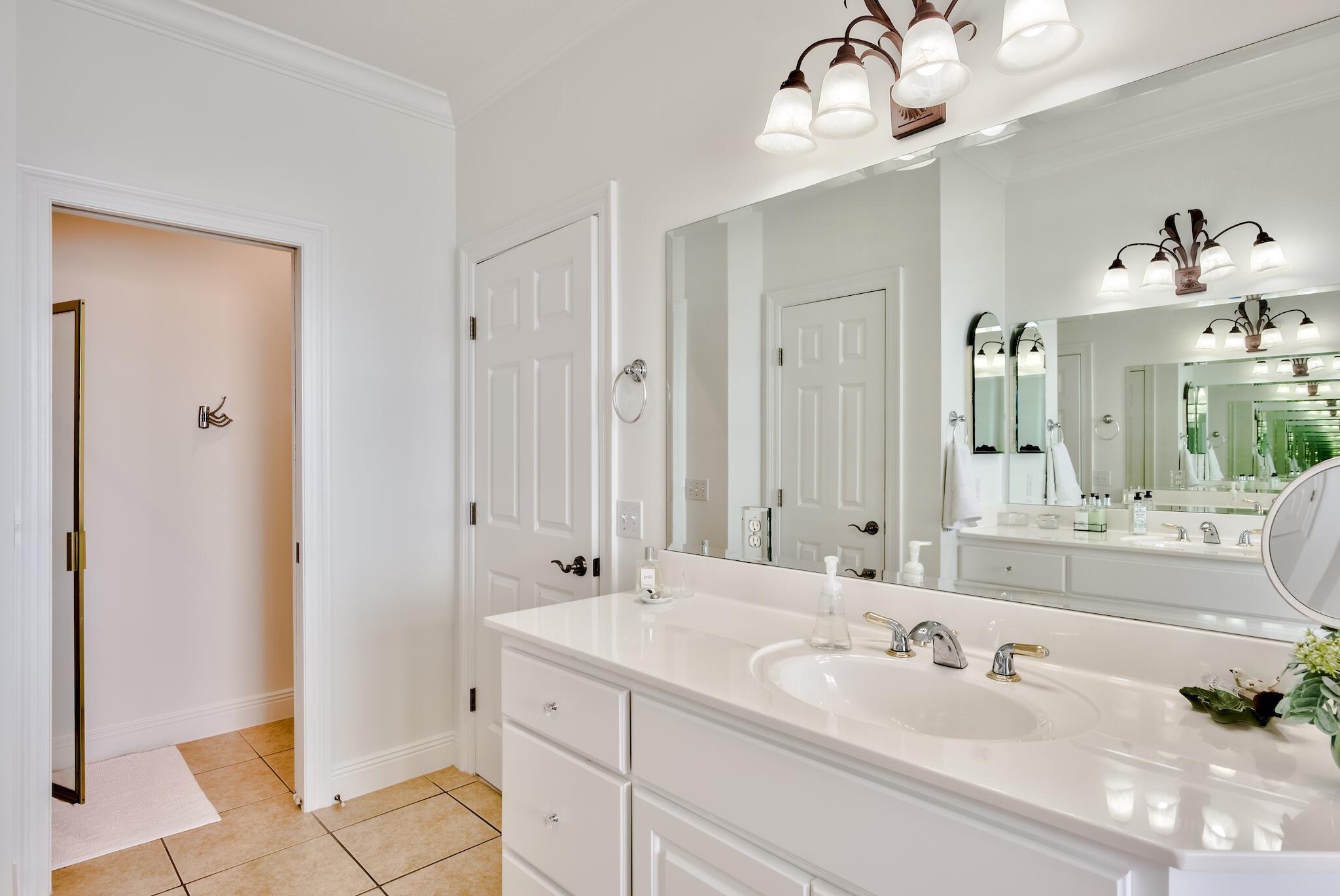 PELICAN BAY - Residential