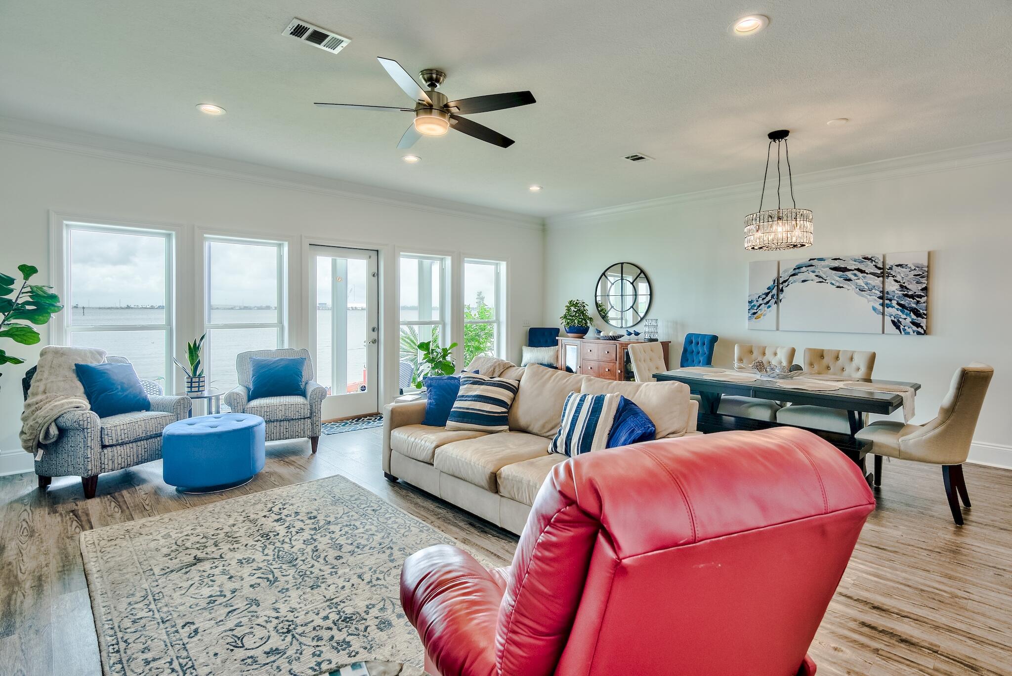 PELICAN BAY - Residential