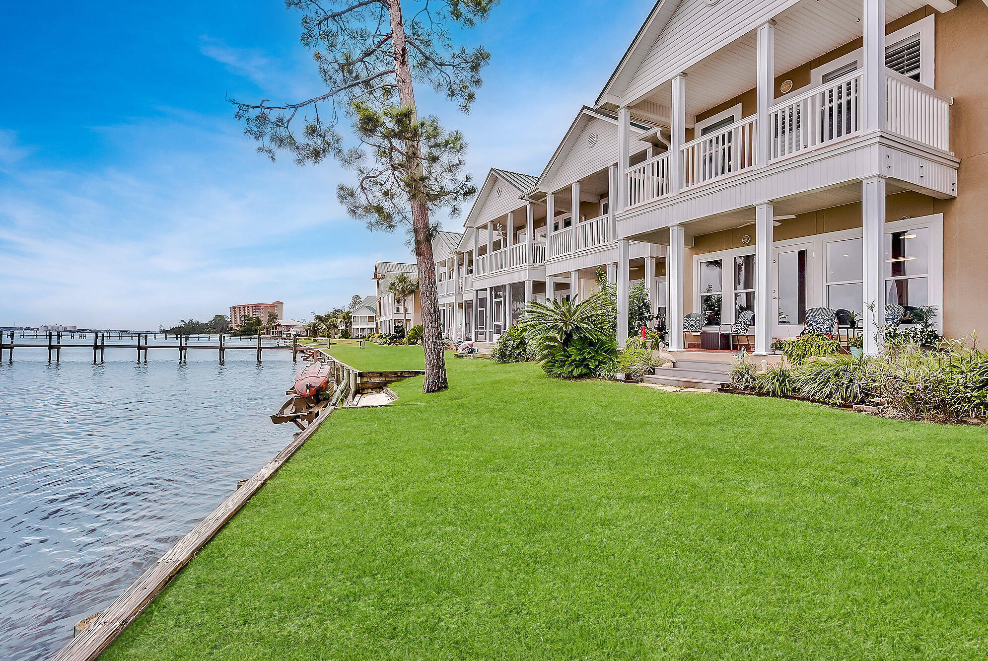 PELICAN BAY - Residential