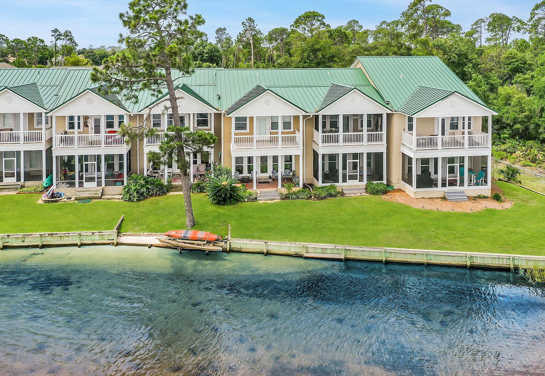 PELICAN BAY - Residential