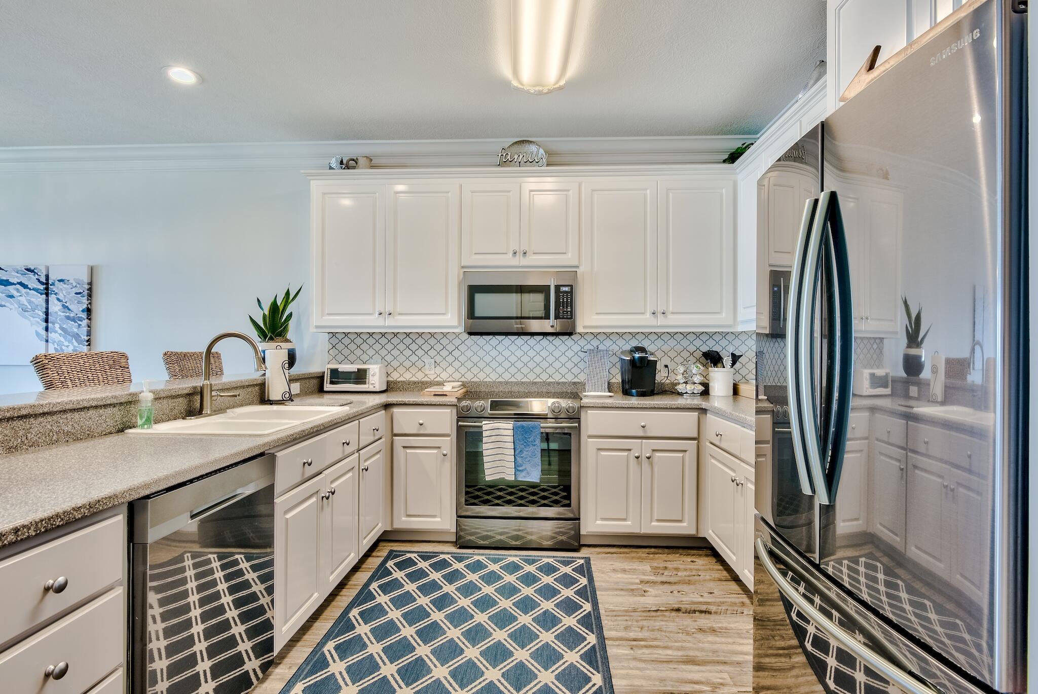 PELICAN BAY - Residential