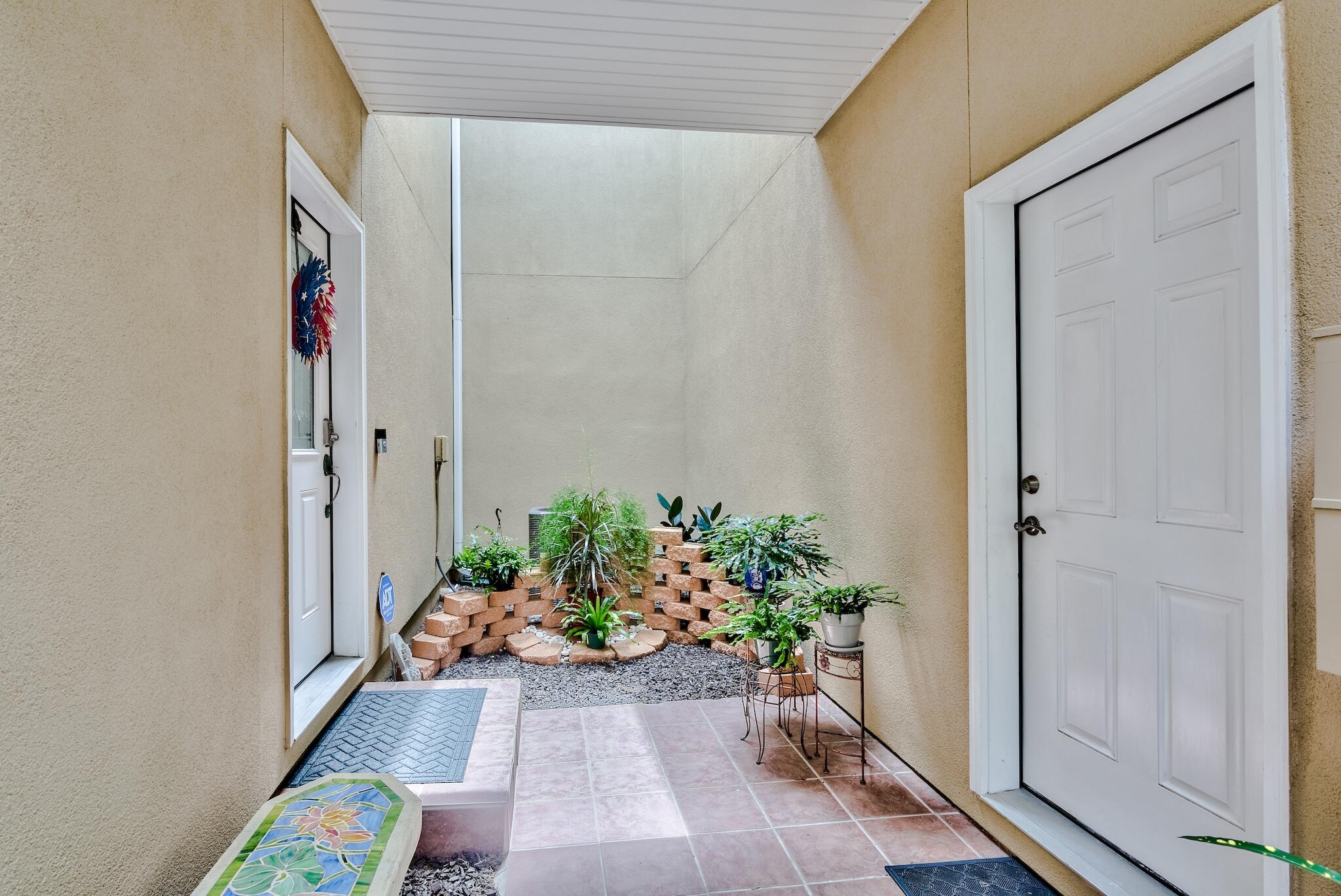 PELICAN BAY - Residential