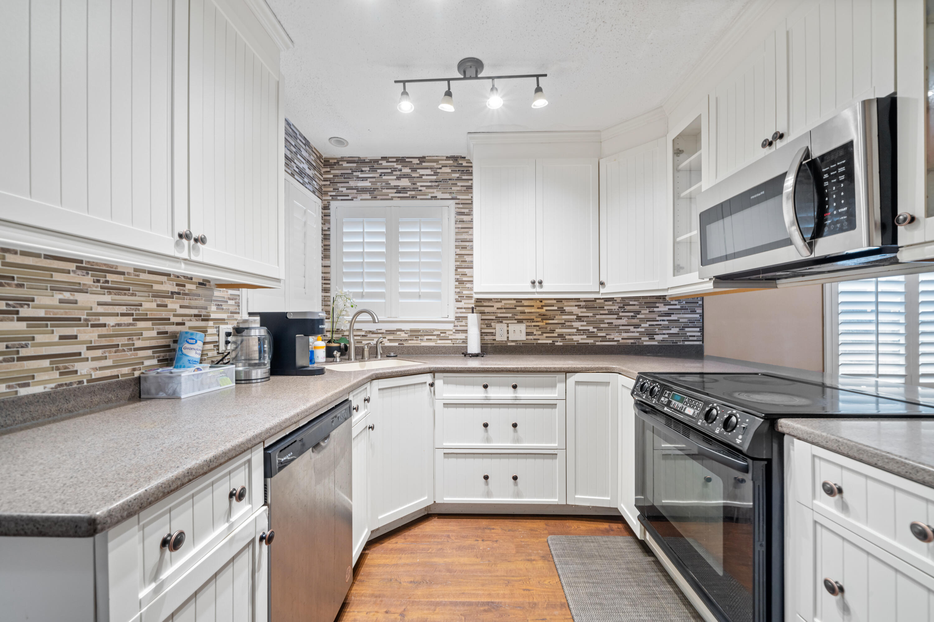 TIMBERLAKE ESTATES - Residential