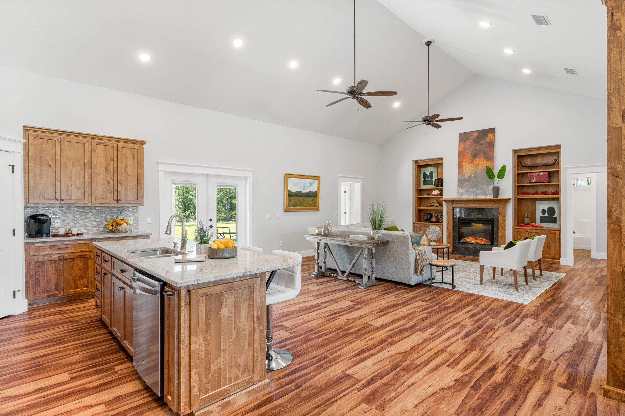 Lake Merial - Residential