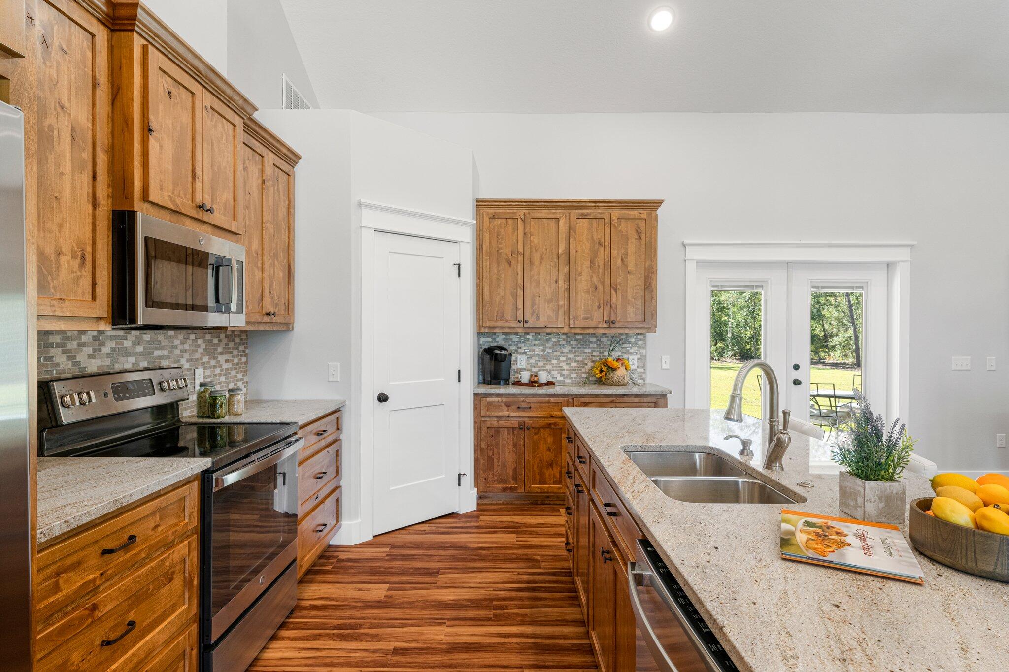 Lake Merial - Residential