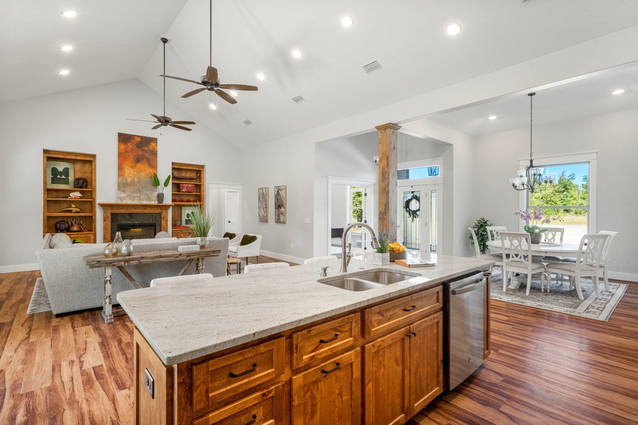 Lake Merial - Residential