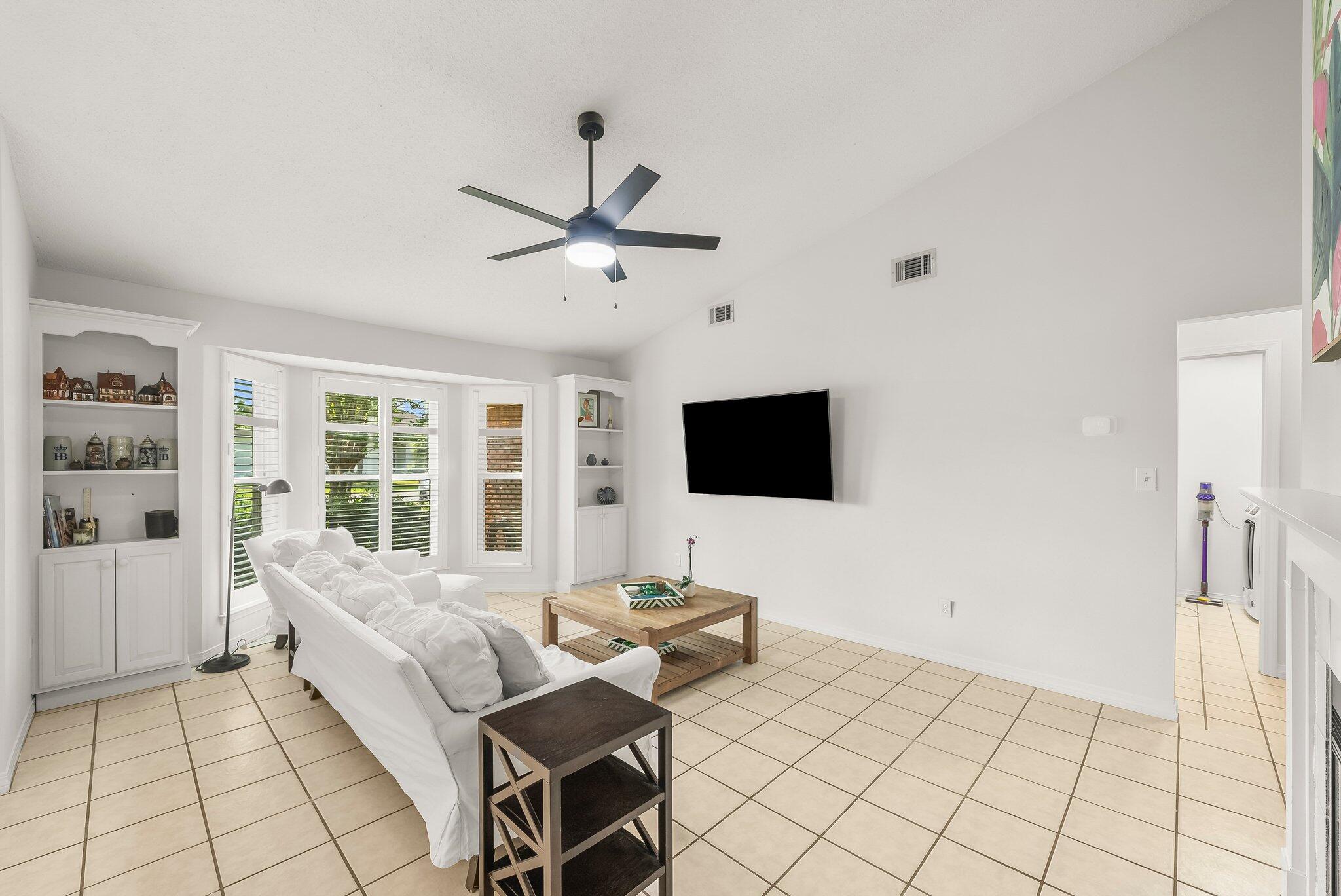 EMERALD BREEZE ESTATES - Residential