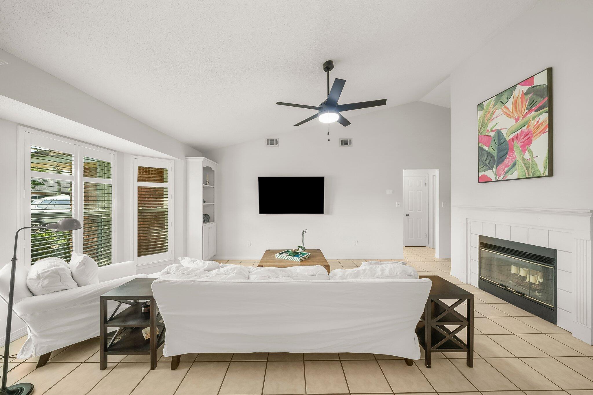 EMERALD BREEZE ESTATES - Residential