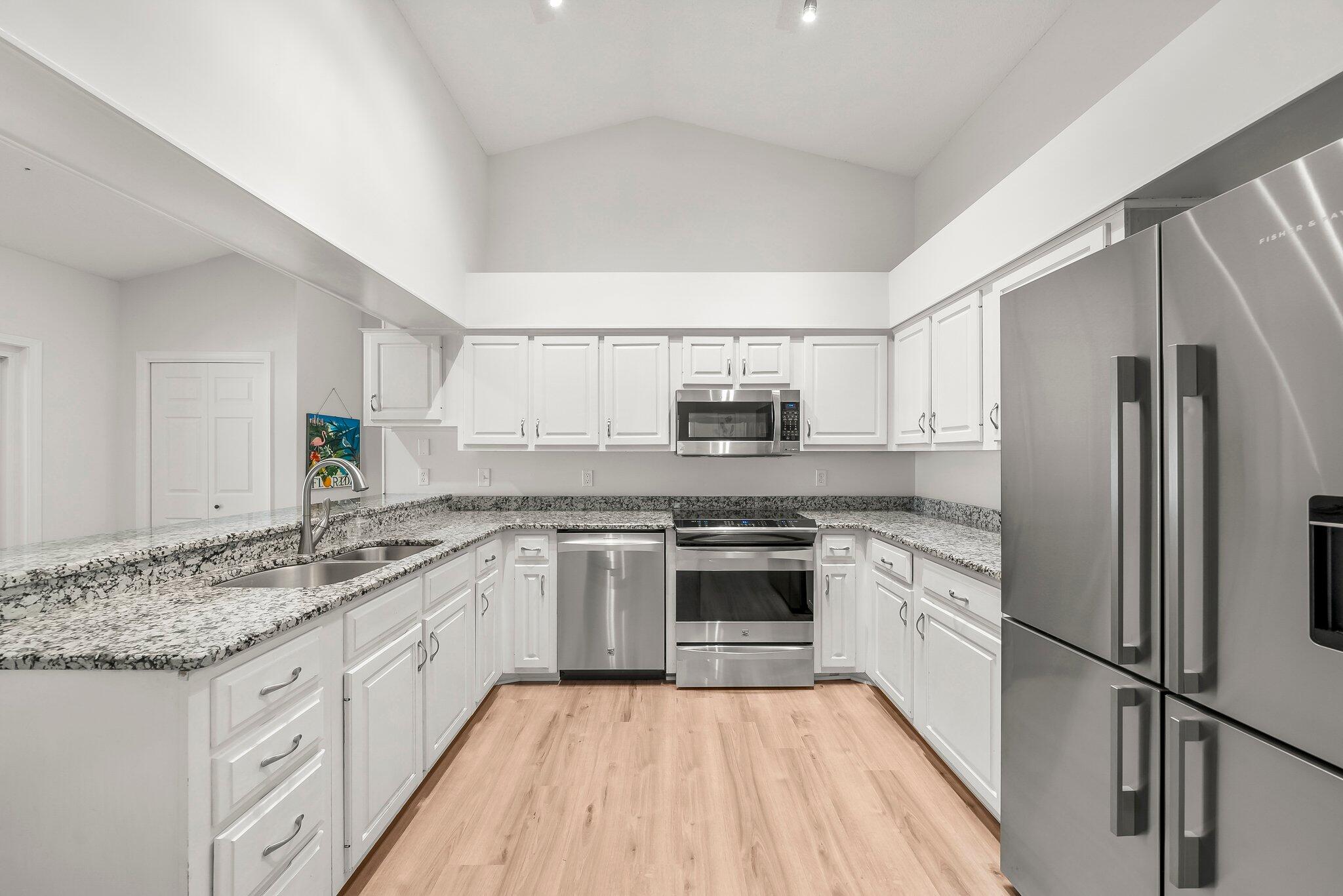 EMERALD BREEZE ESTATES - Residential