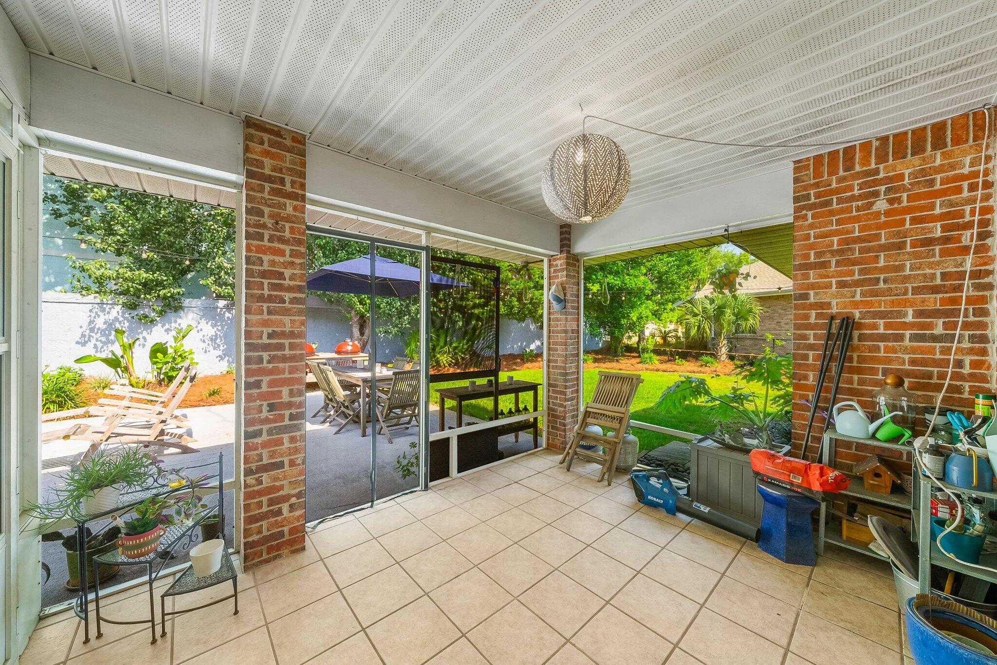 EMERALD BREEZE ESTATES - Residential