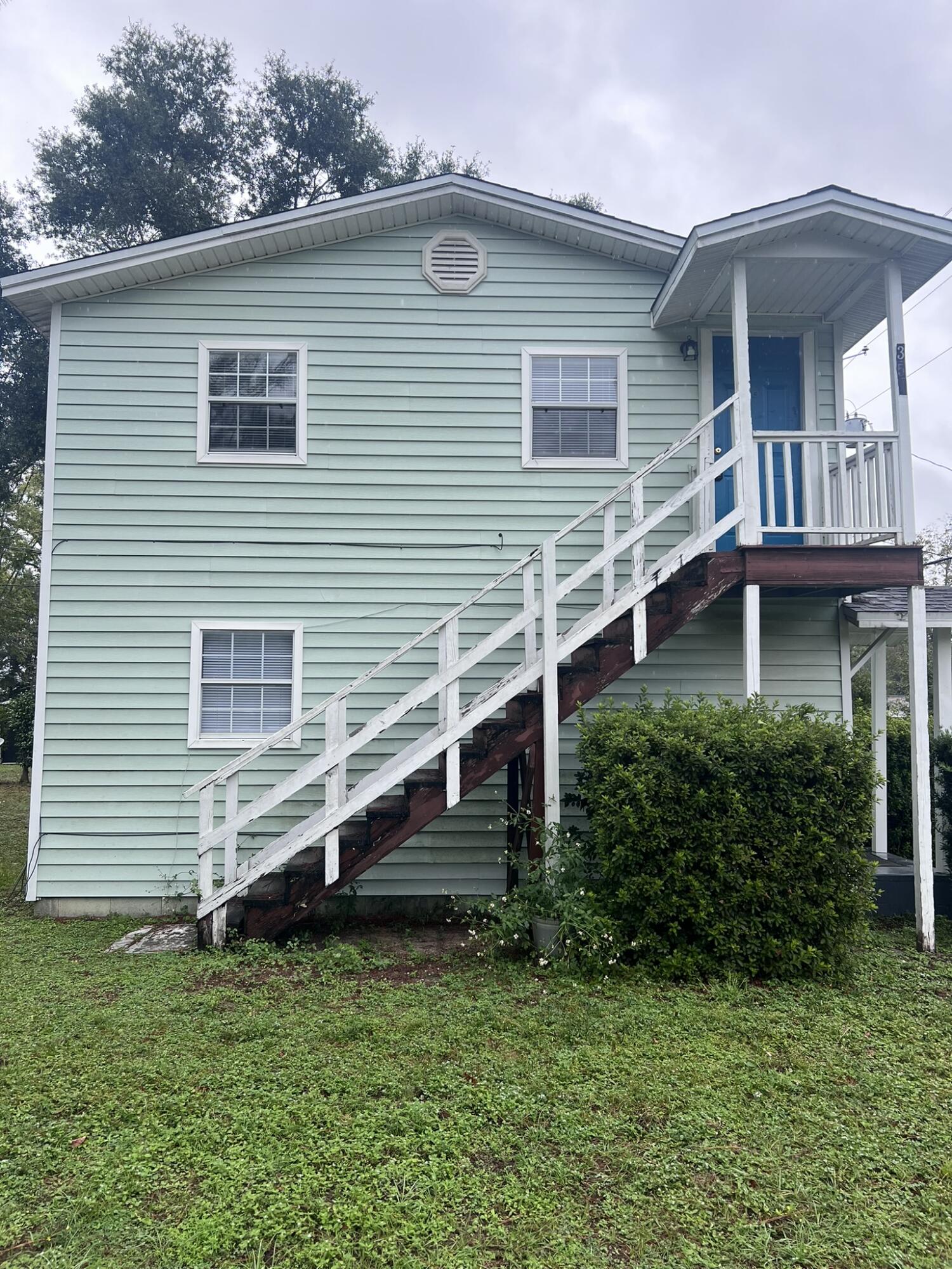 One bedroom upper story unit within walking distance to shopping. It is being updated with new kitchen cabinest, countertop, and sink. Water, sewer, and garbage are included with rent. Some yard care is included. The unit has no laundry hook-up. No pets or smoking allowed.Applicants: Screening includes a thorough credit and background check.