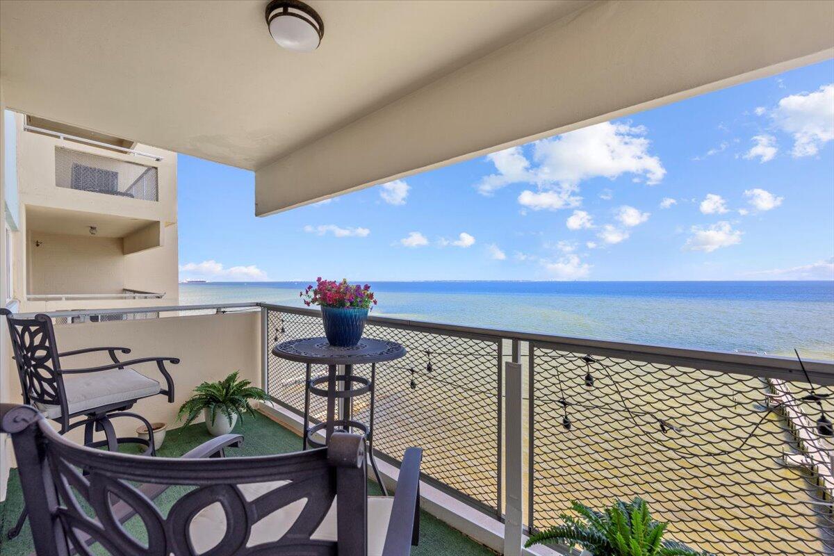 BAYSHORE CONDO - Residential