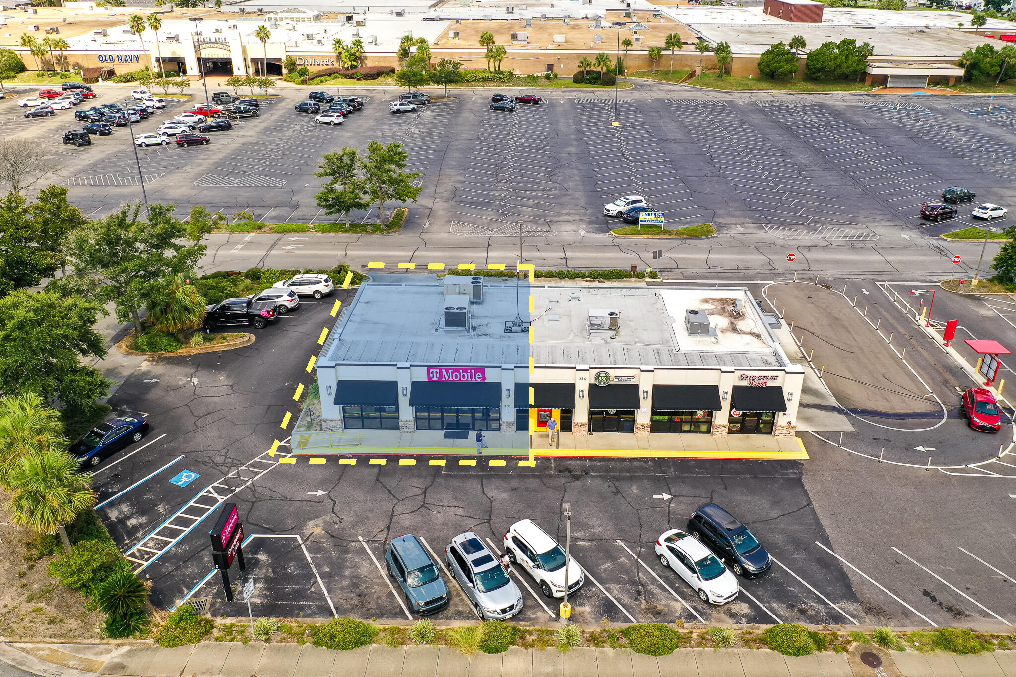 New availability for retail end unit in highly visible outparcel. Future tenant has access to pylon and building signage for maximum exposure. Adjacent tenants include: Smoothie King, Starbucks, Panera Bread, Regions Bank, and McDonald's.