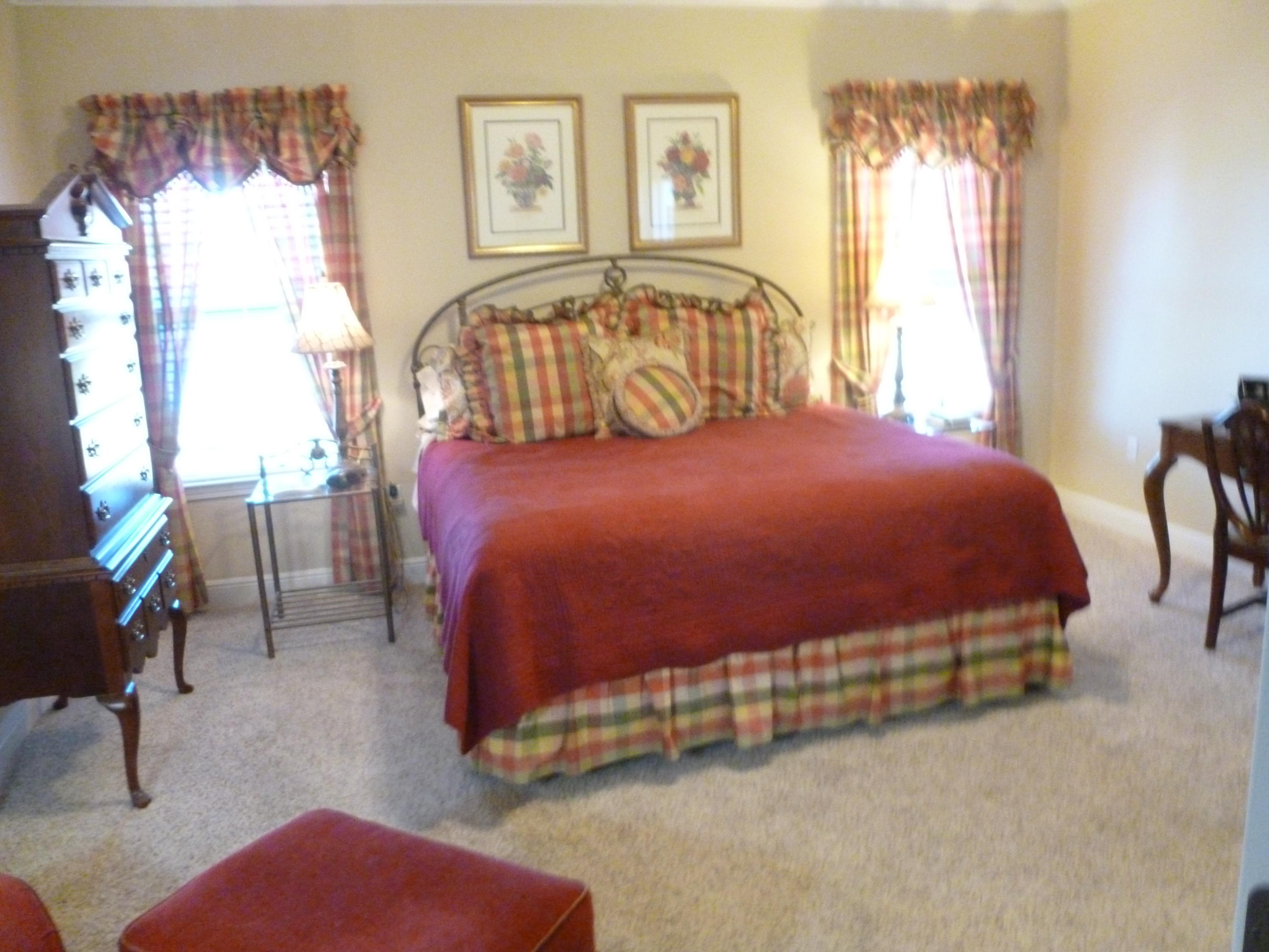 WHISPERING LAKE - Residential