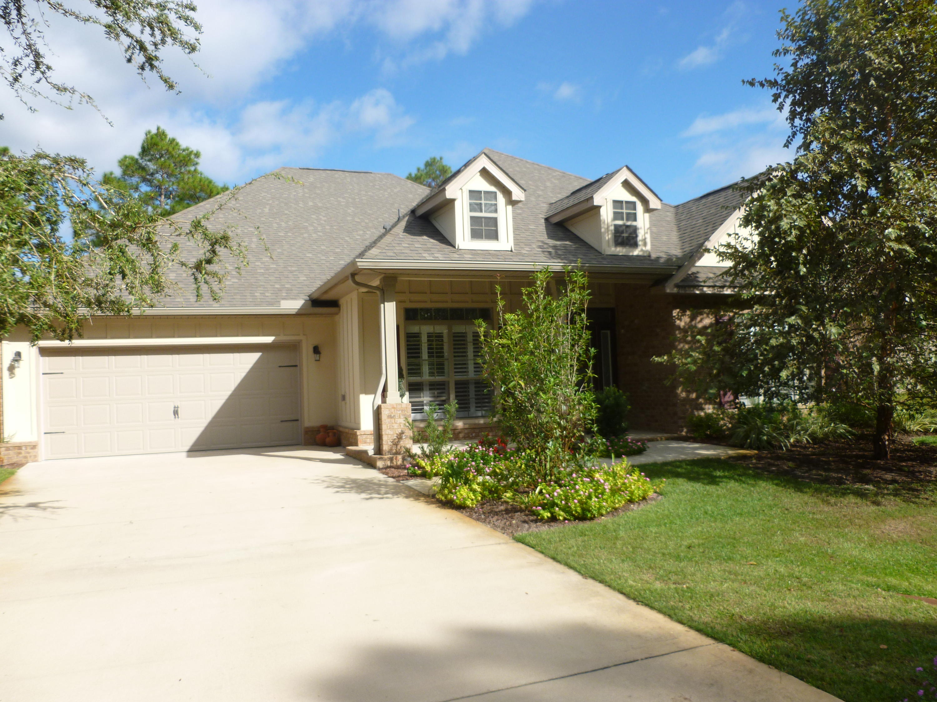 WHISPERING LAKE - Residential