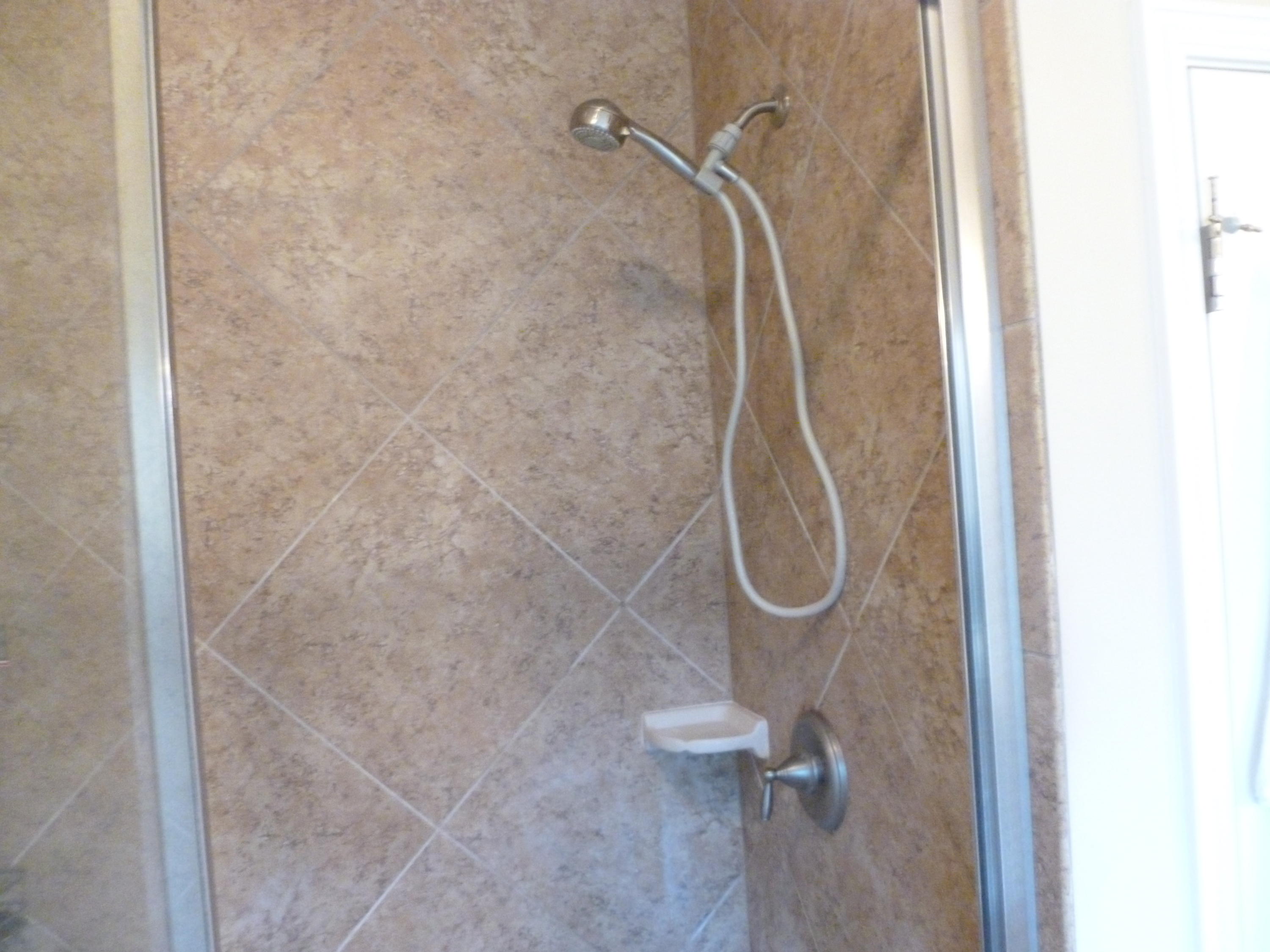 WHISPERING LAKE - Residential