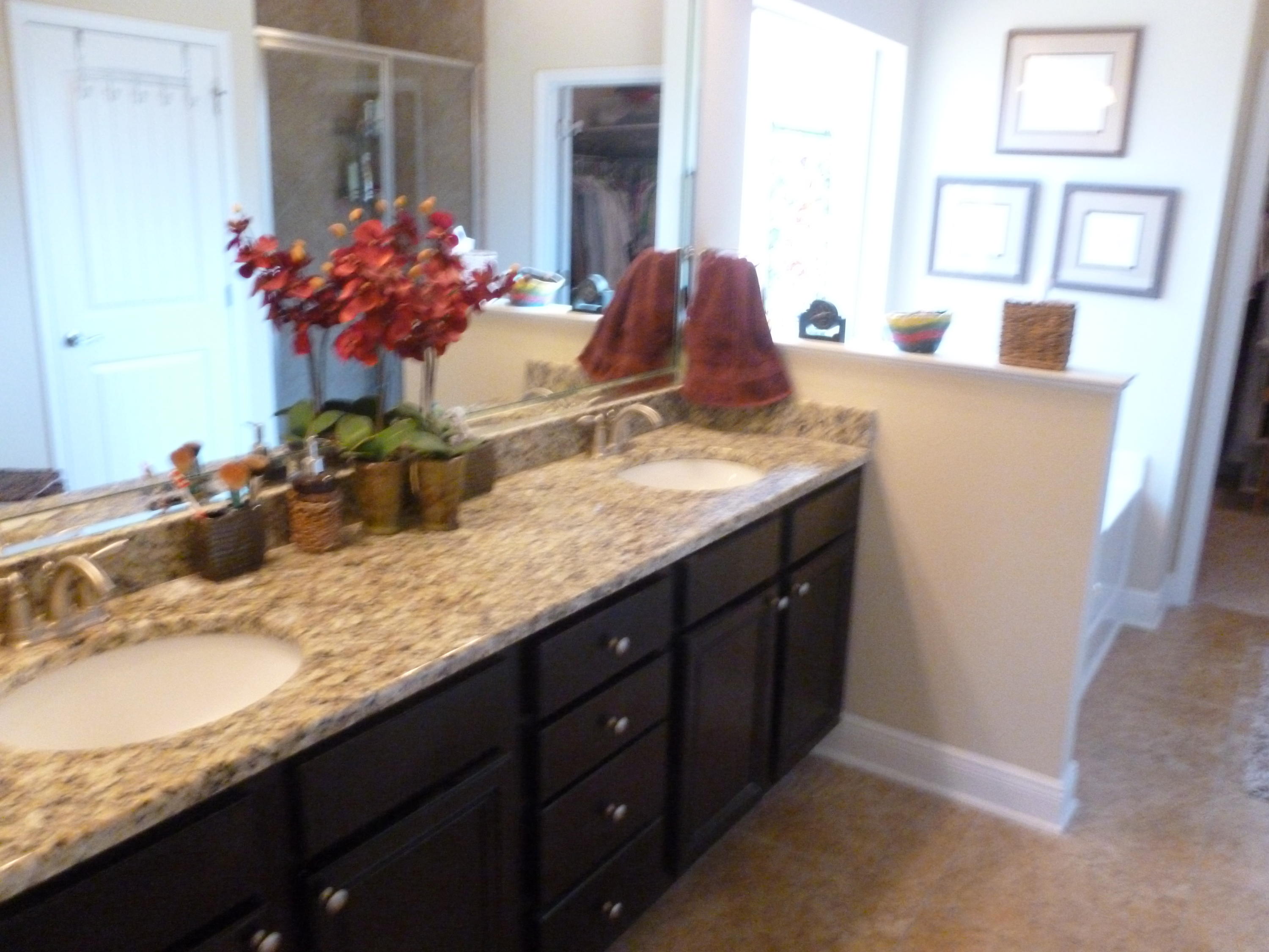 WHISPERING LAKE - Residential