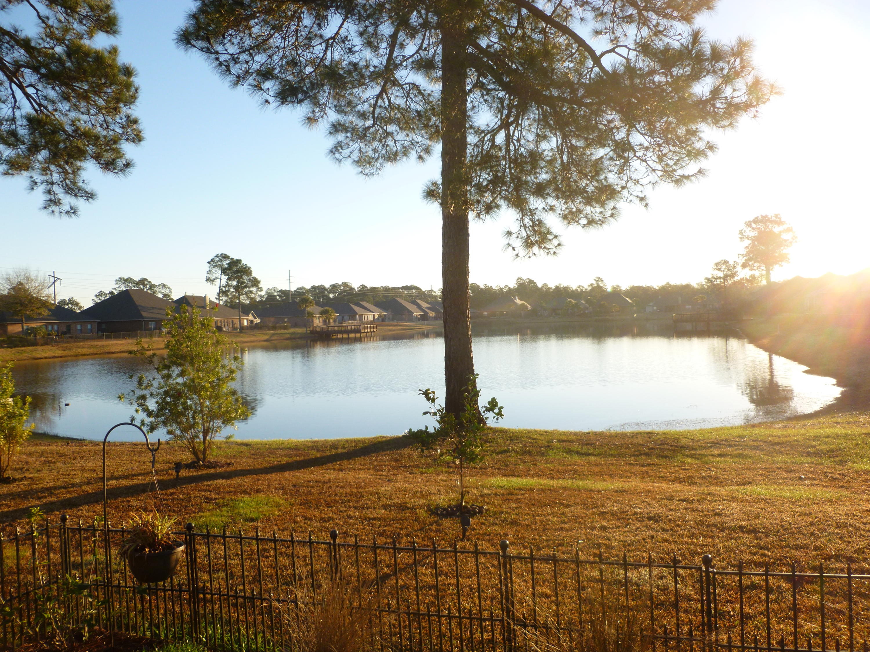 WHISPERING LAKE - Residential