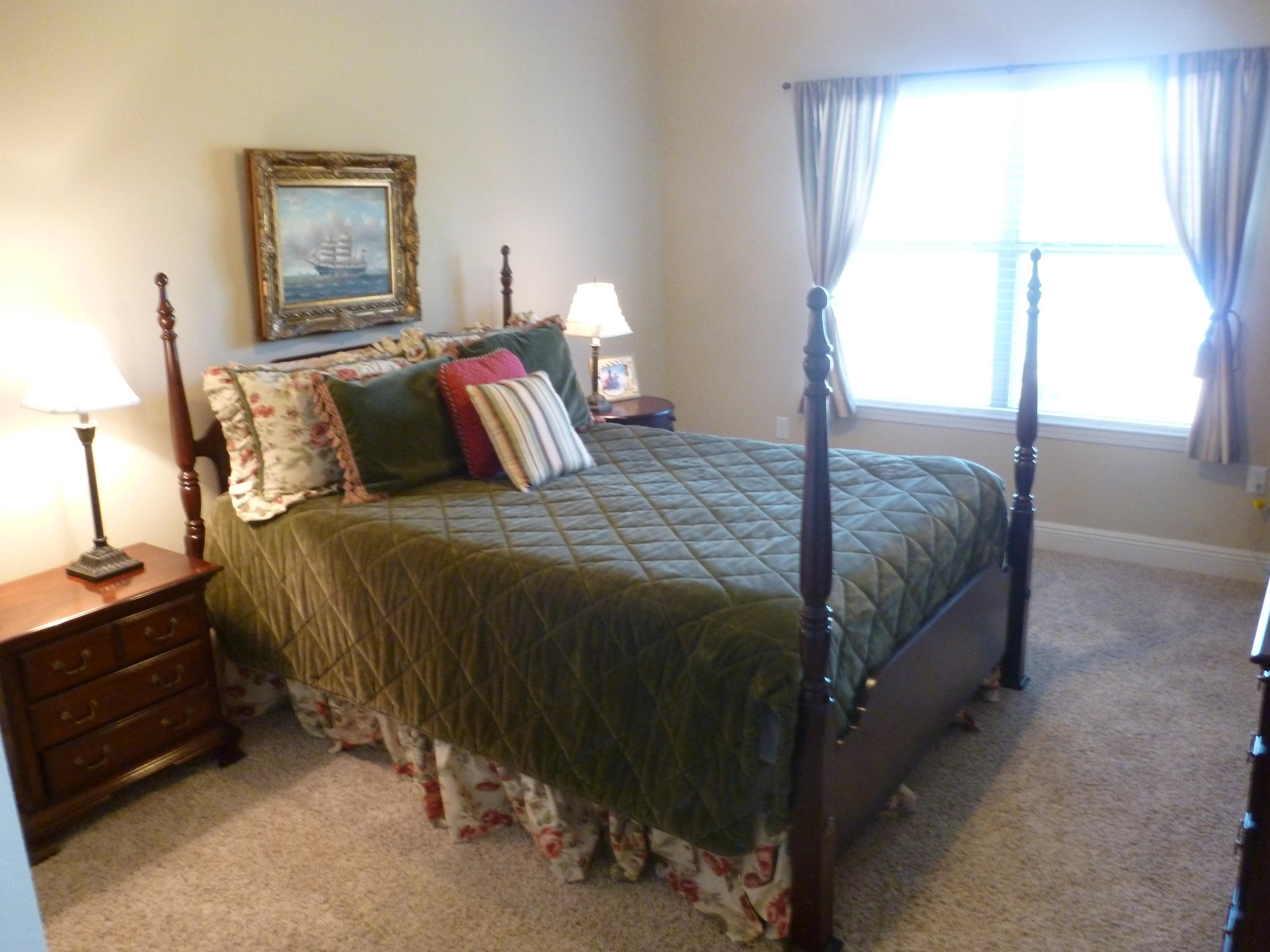 WHISPERING LAKE - Residential