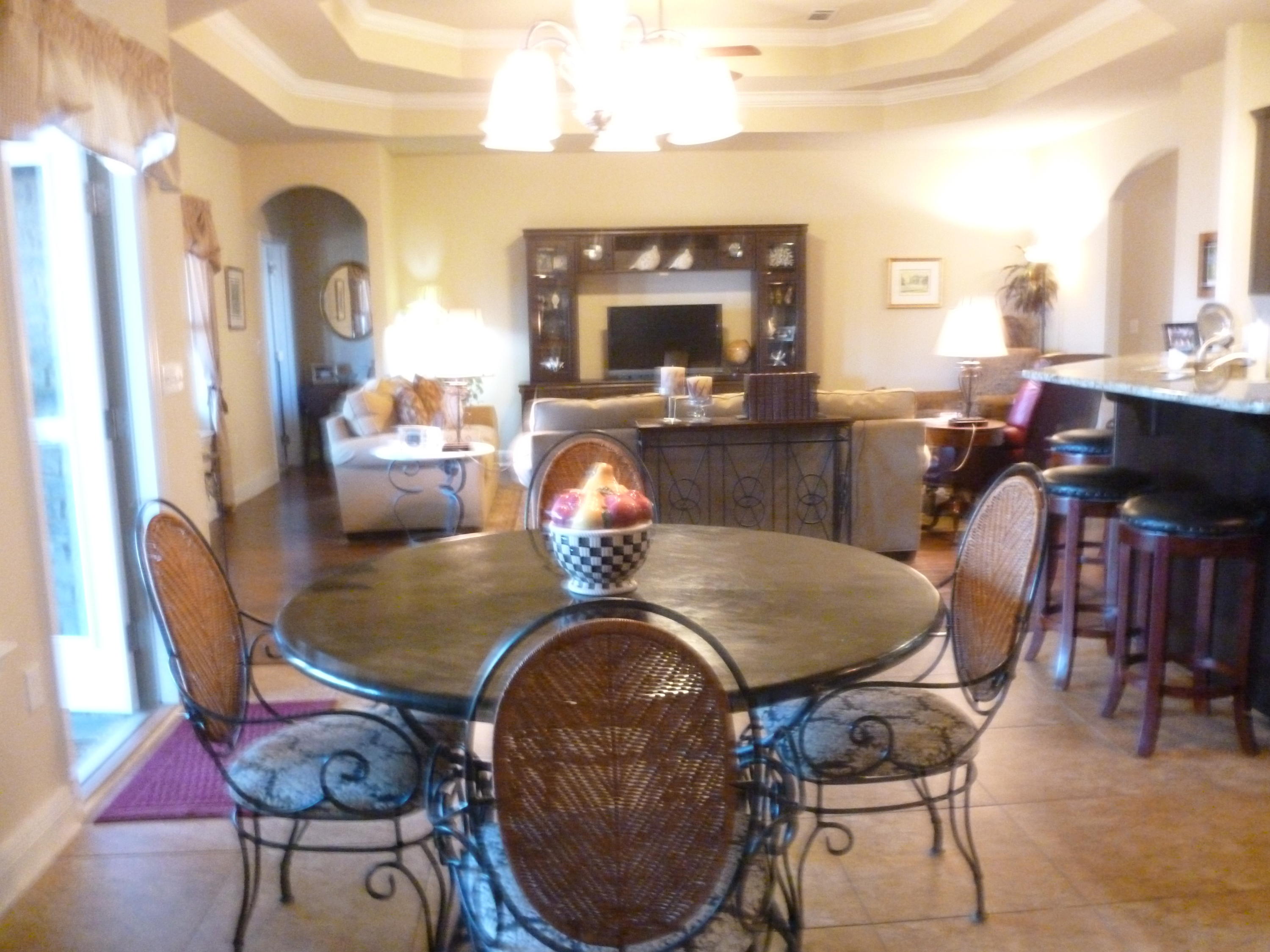 WHISPERING LAKE - Residential